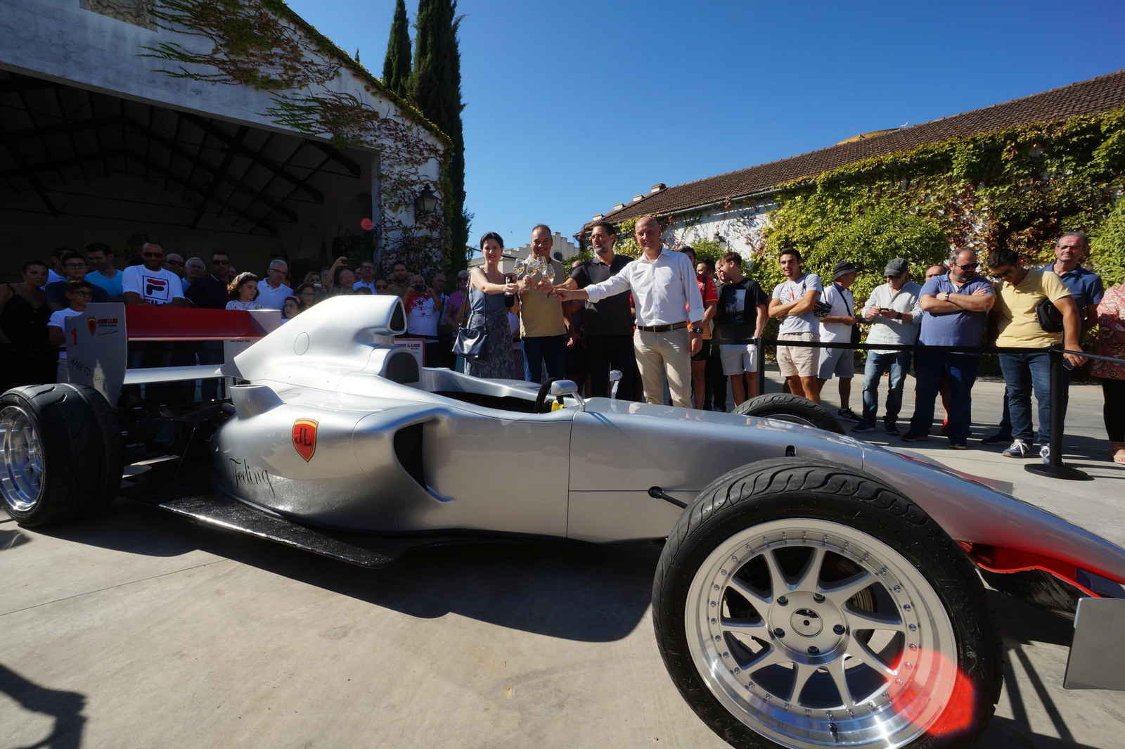 La presentación en sociedad del Fórmula 1 construido por un agricultor de Montilla, en imágenes