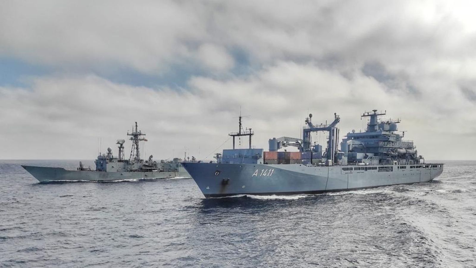 Con la fragata alemana.