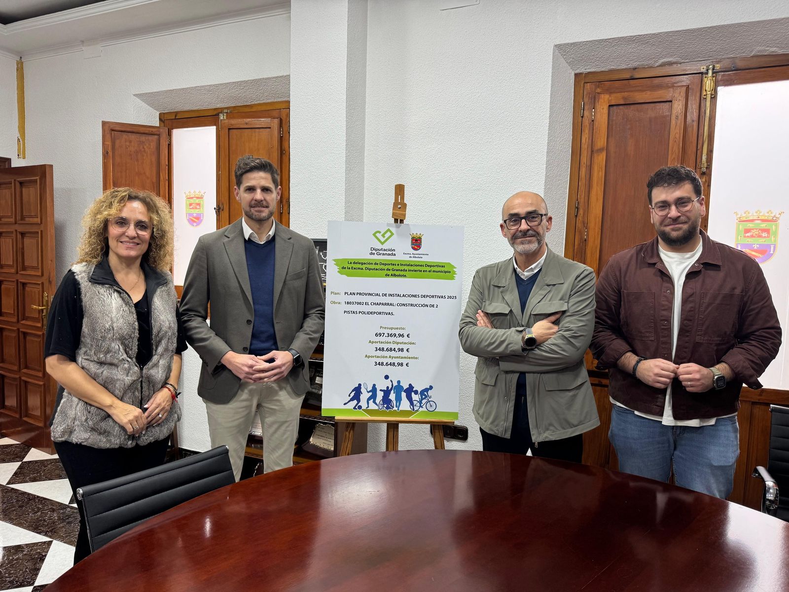 Desde la izquierda, la vicepresidenta de la Diputación y teniente de alcalde de Albolote, Marta Nievas, el diputado provincial Eric Escobedo, el alcalde, Salustiano Ureña, y el concejal de Deportes, Juan José Martínez