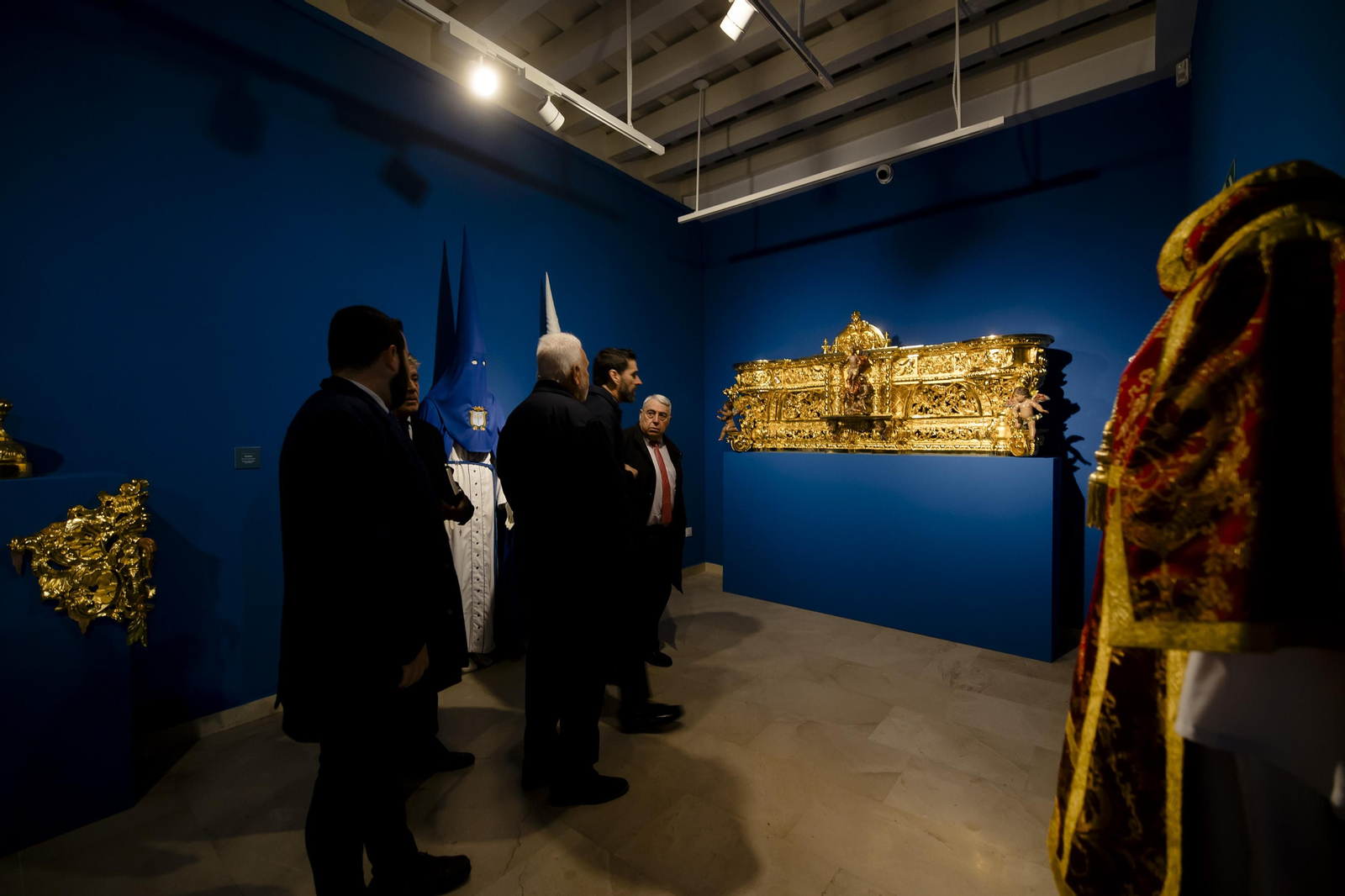 Imágenes de la exposición "Estrenos Semana Santa 2024" en la sede de la Fundación Cajasol
