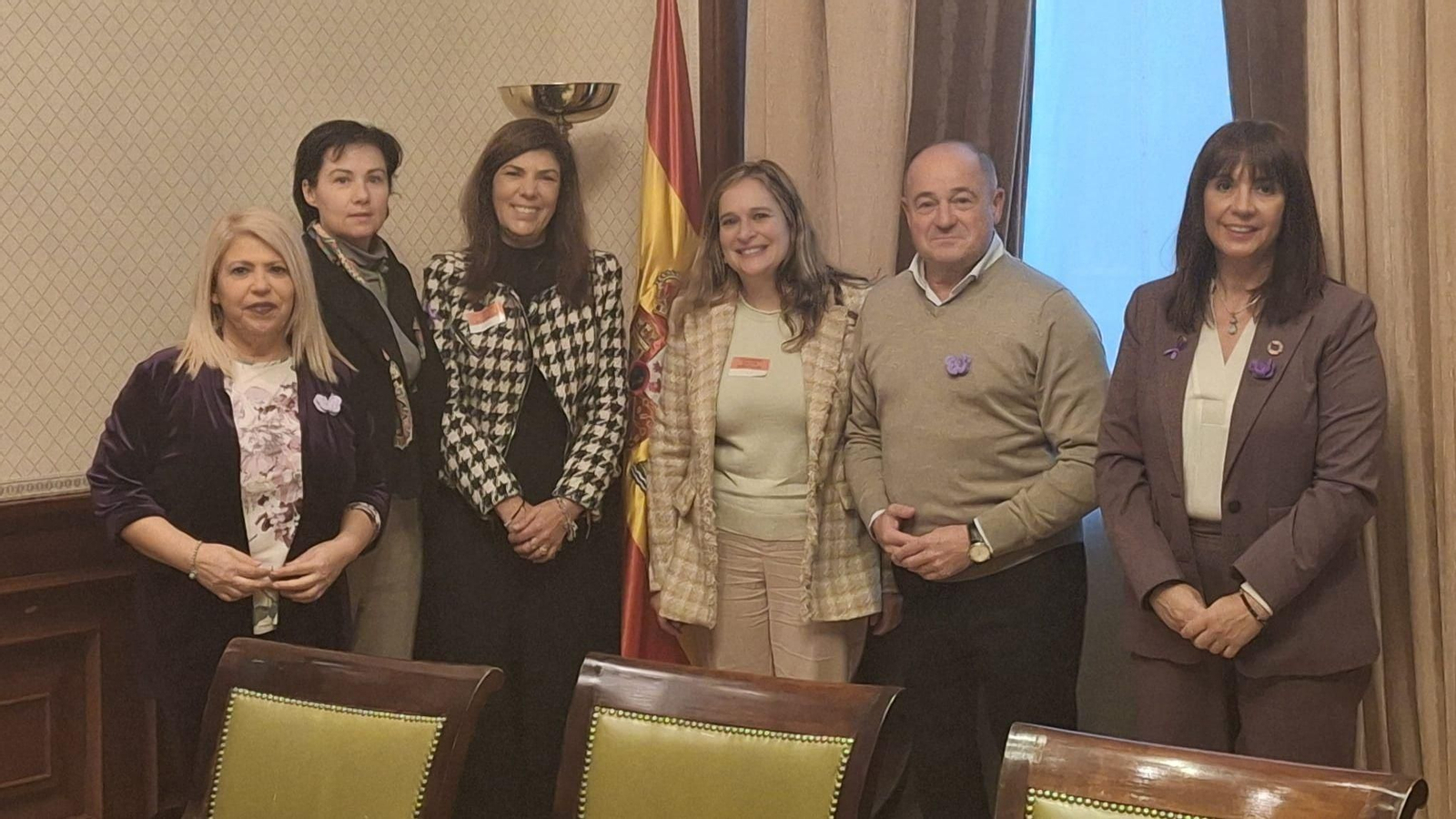 Las representantes de Uniper, con miembros del Grupo Socialista.