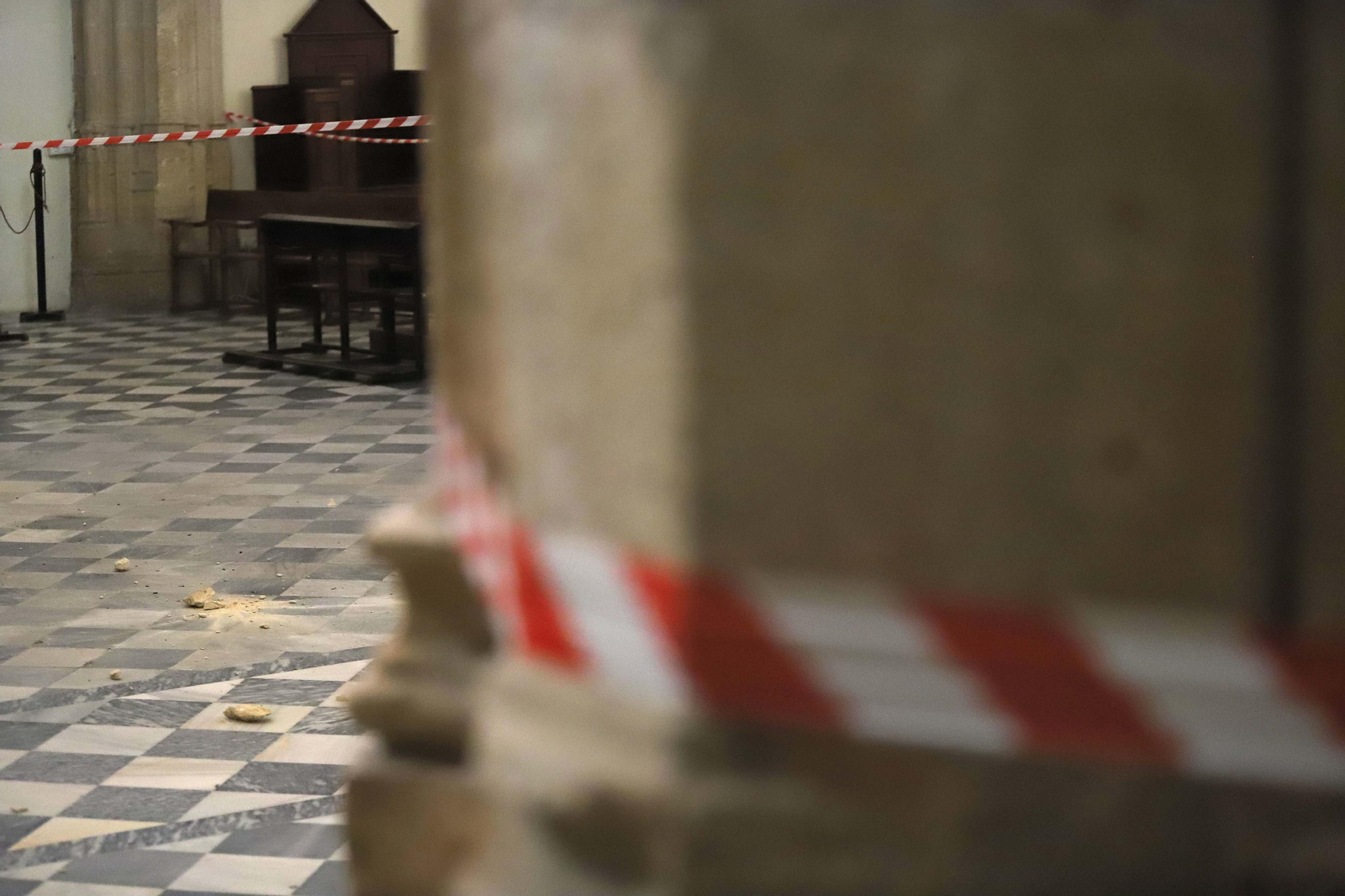 Fotos de los daños en las vidrieras de la iglesia de San Mateo, en Tarifa