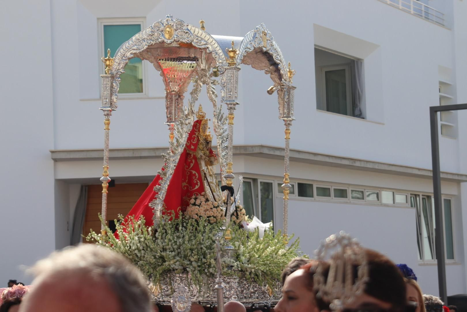 La procesión de Virgen del Valle de Santaella, en imágenes