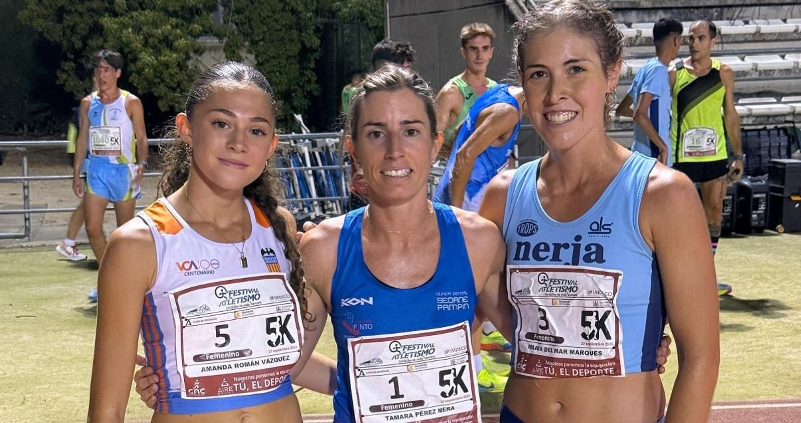 Tamara Pérez posa junto a Amanda Román y María del Mar Marqués.