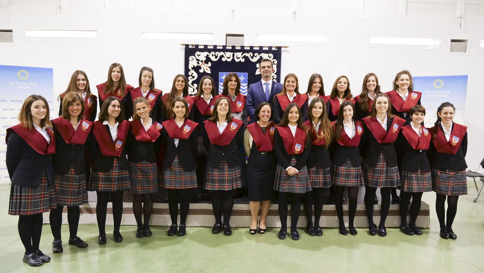 Imposición de becas a la XXI promoción de alumnas del Altaduna