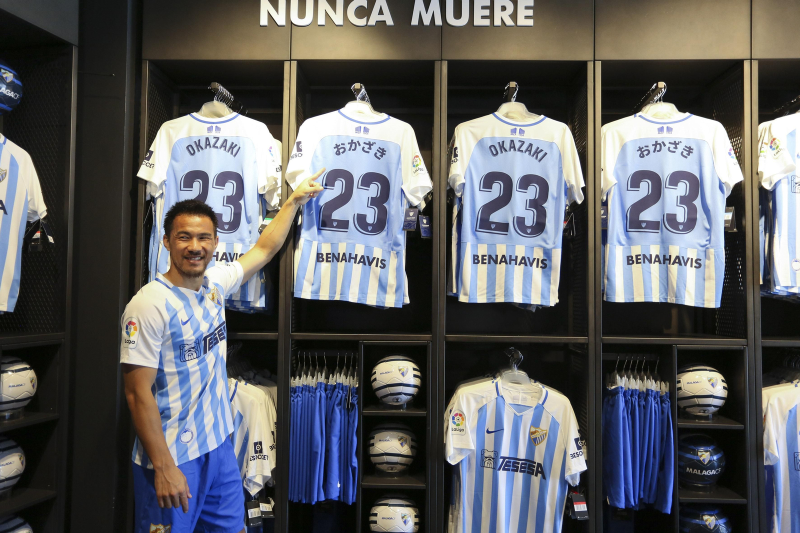 Shinji Okazaki, su fugaz paso por Málaga, en fotos