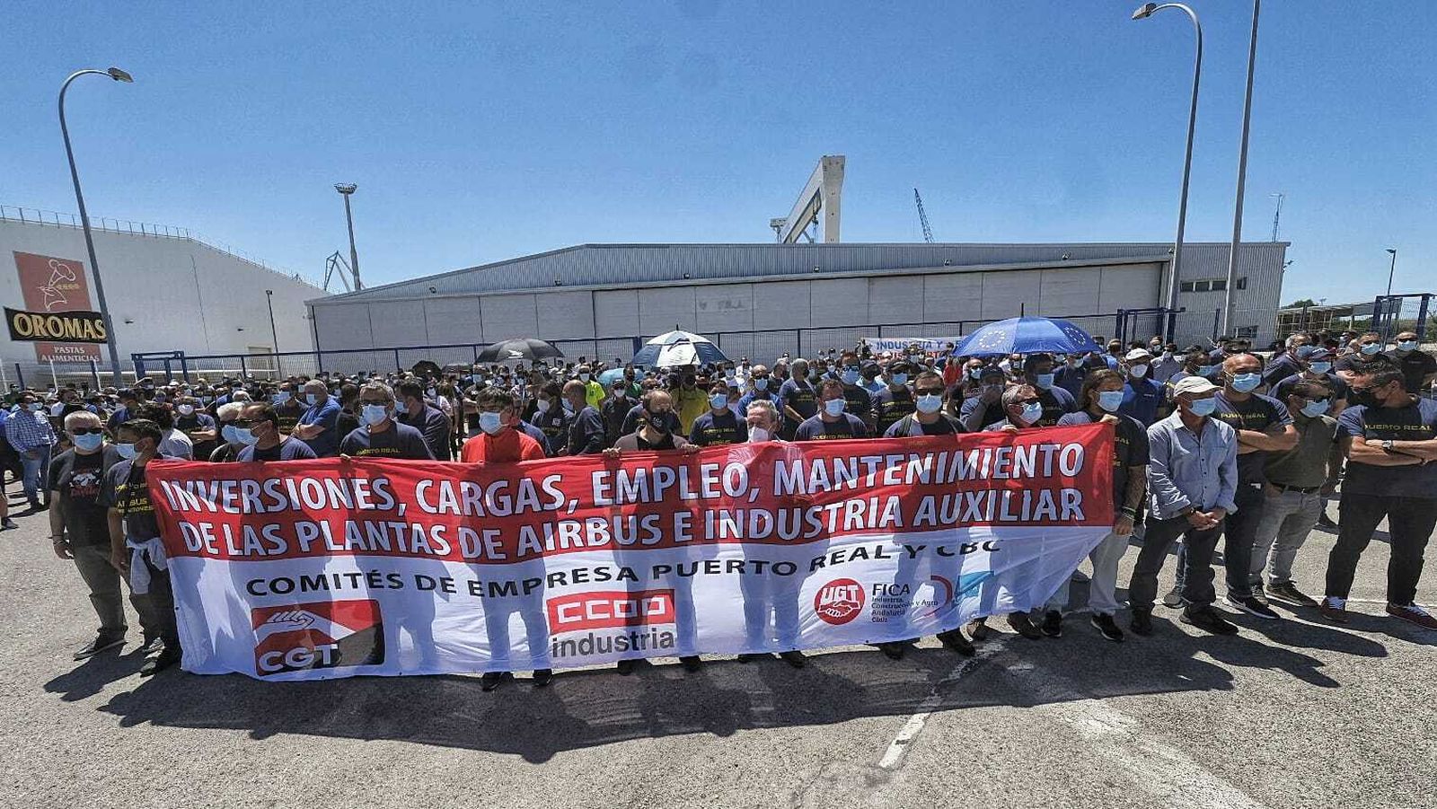 La plantilla de Airbus se manifiesta frente al muelle de embarque de las piezas del A380