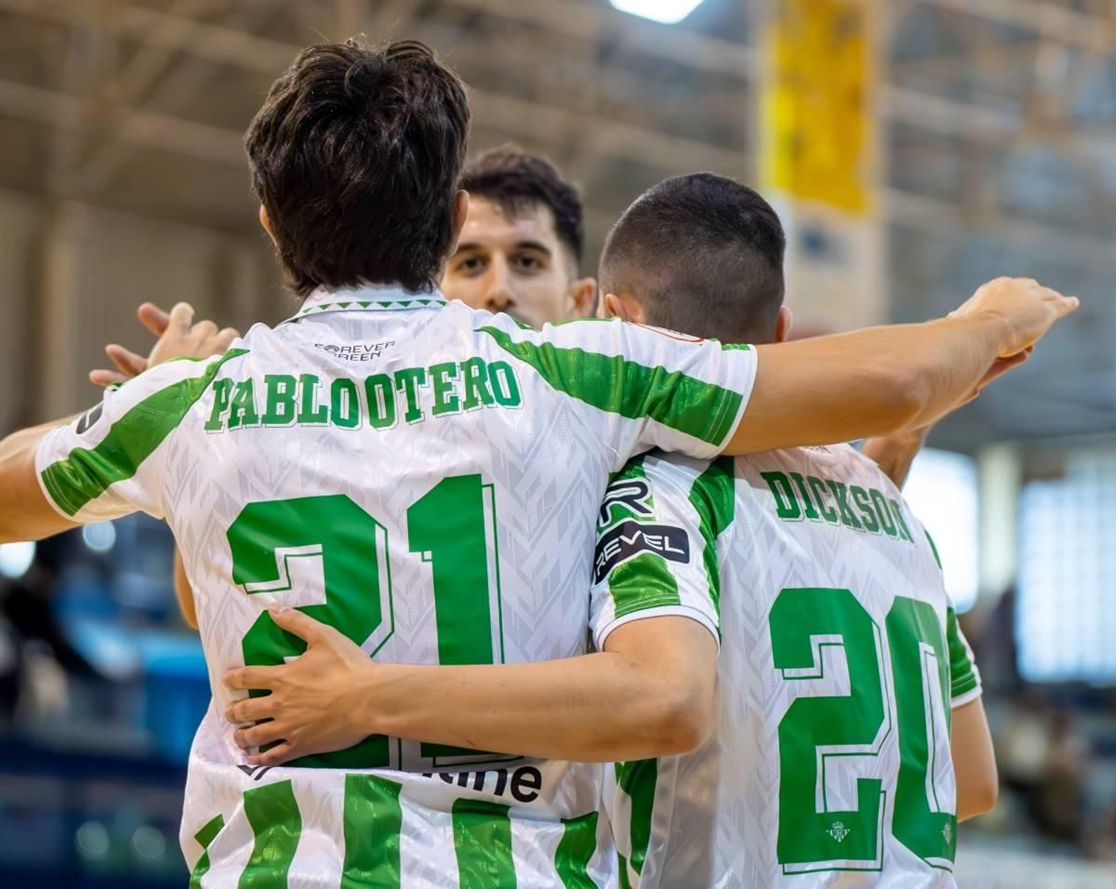 Pablo Otero y Dickson celebran uno de los goles Pablo Otero y Dickson celebran uno de los goles