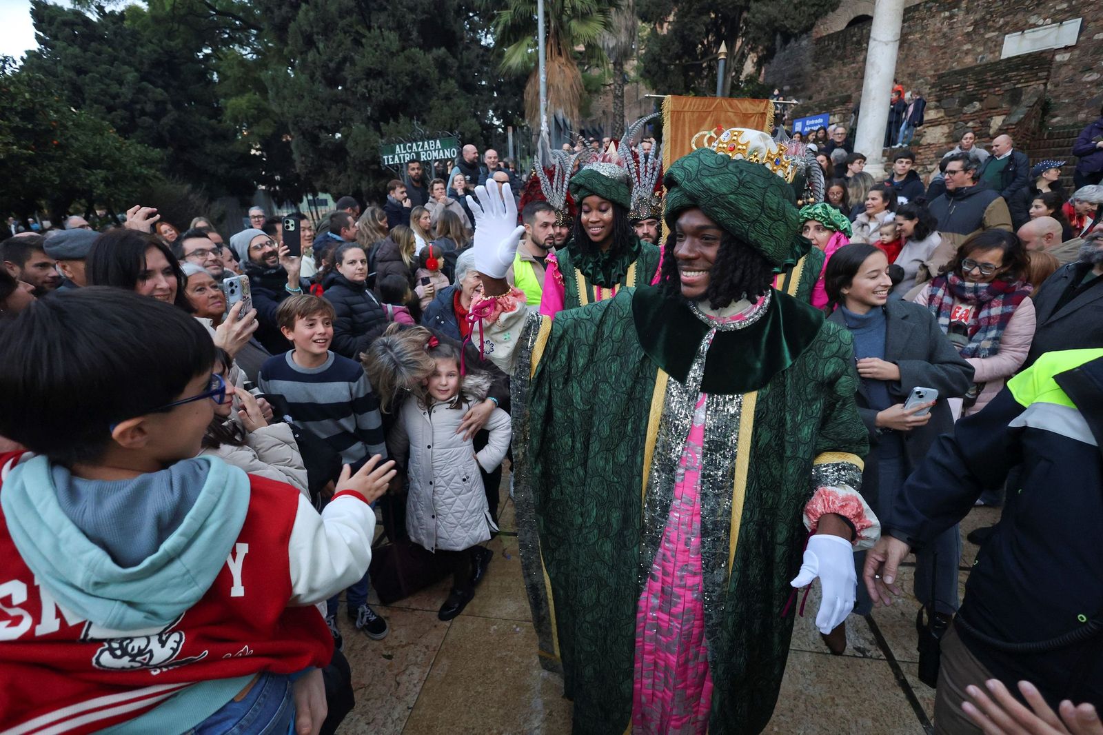 Los Reyes Magos llenan Málaga de ilusión tras la lluvia
