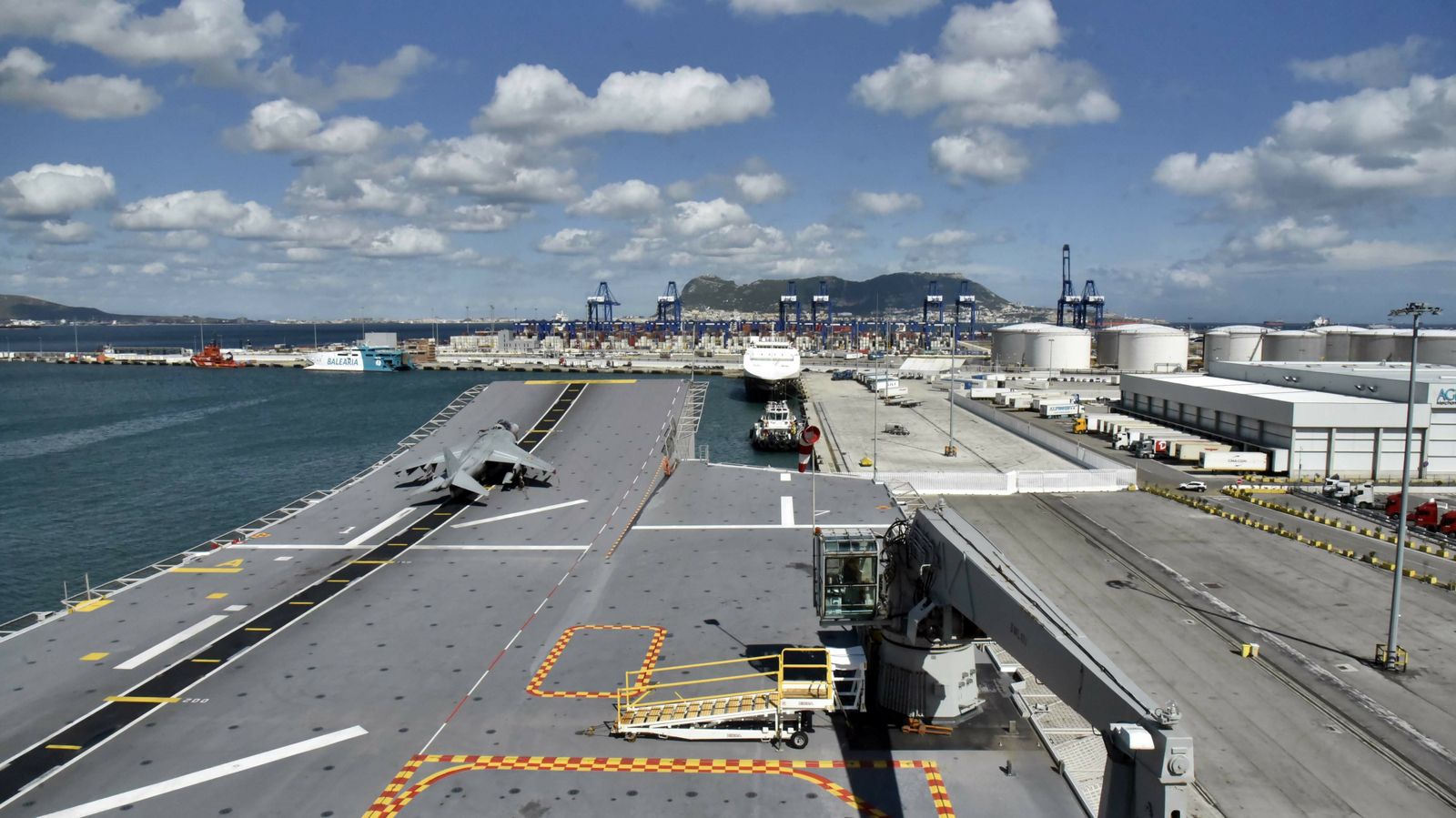 Portaviones Juan Carlos I en Algeciras