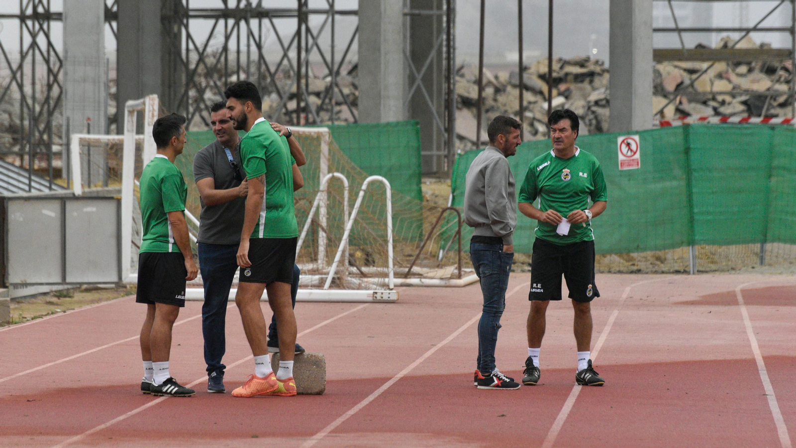 Fotos del primer entrenamiento de Rafa Escobar como entrenador de la Balona