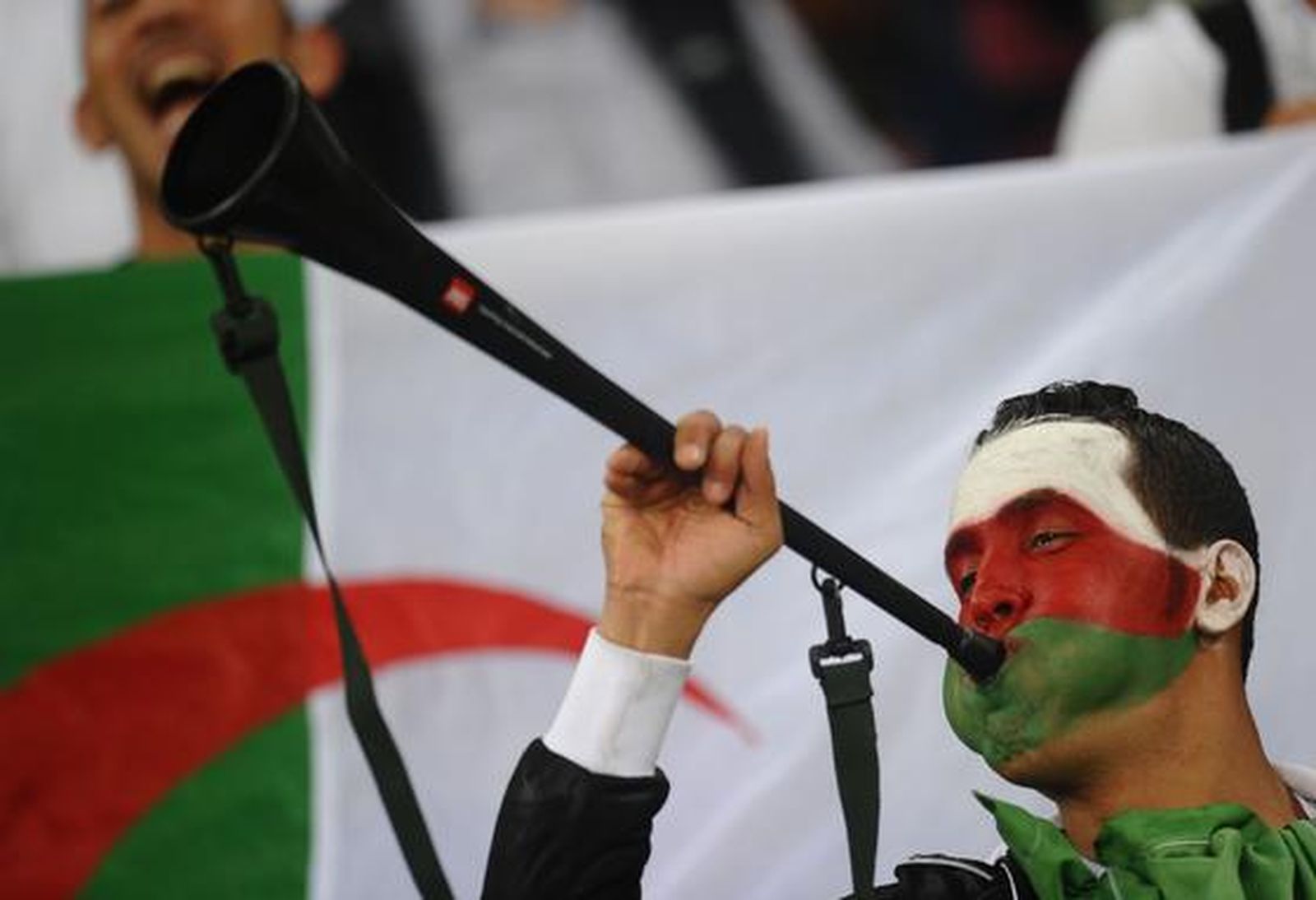 Inglaterra empata con Argelia en su segundo partido en el Grupo C. / AFP