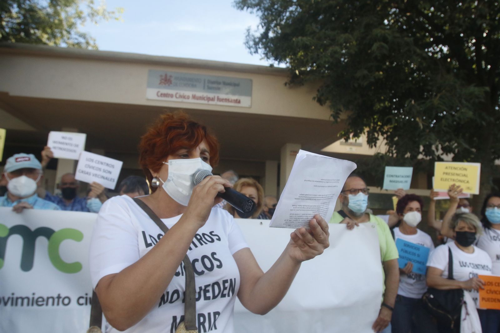 El encierro para exigir la apertura de los centros cívicos de Córdoba, en imágenes