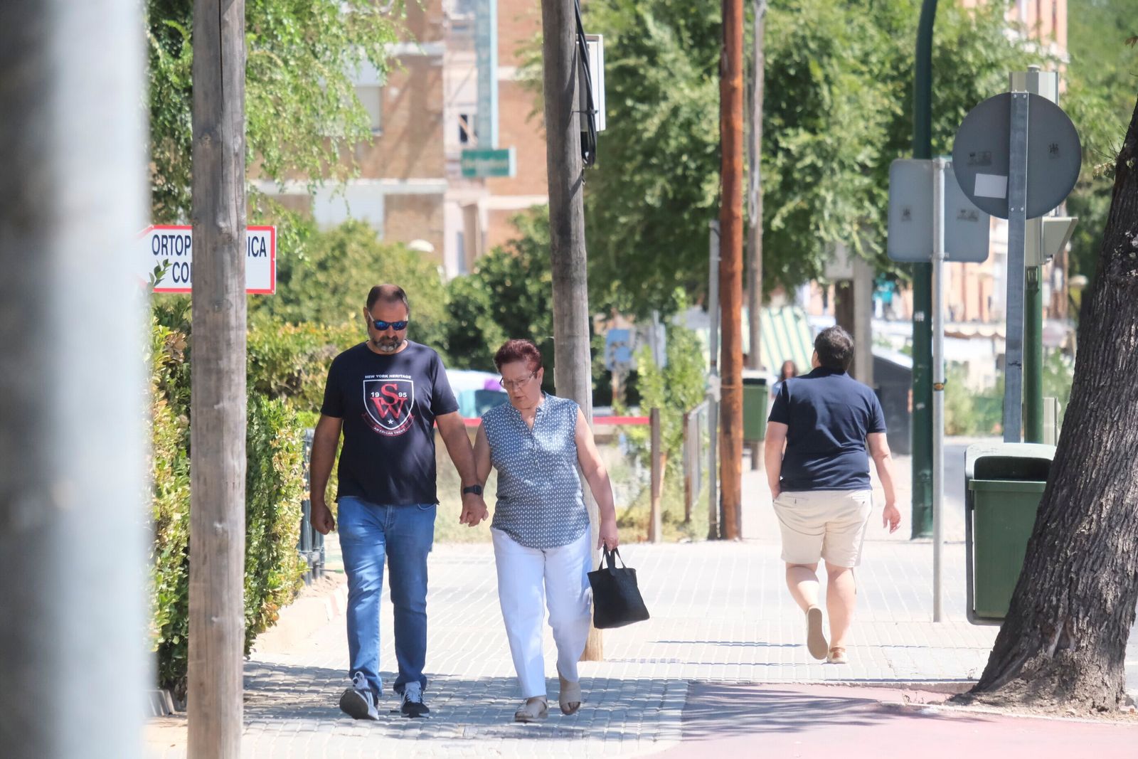 Un paseo en imágenes por el barrio cordobés del Parque Cruz Conde a finales de agosto