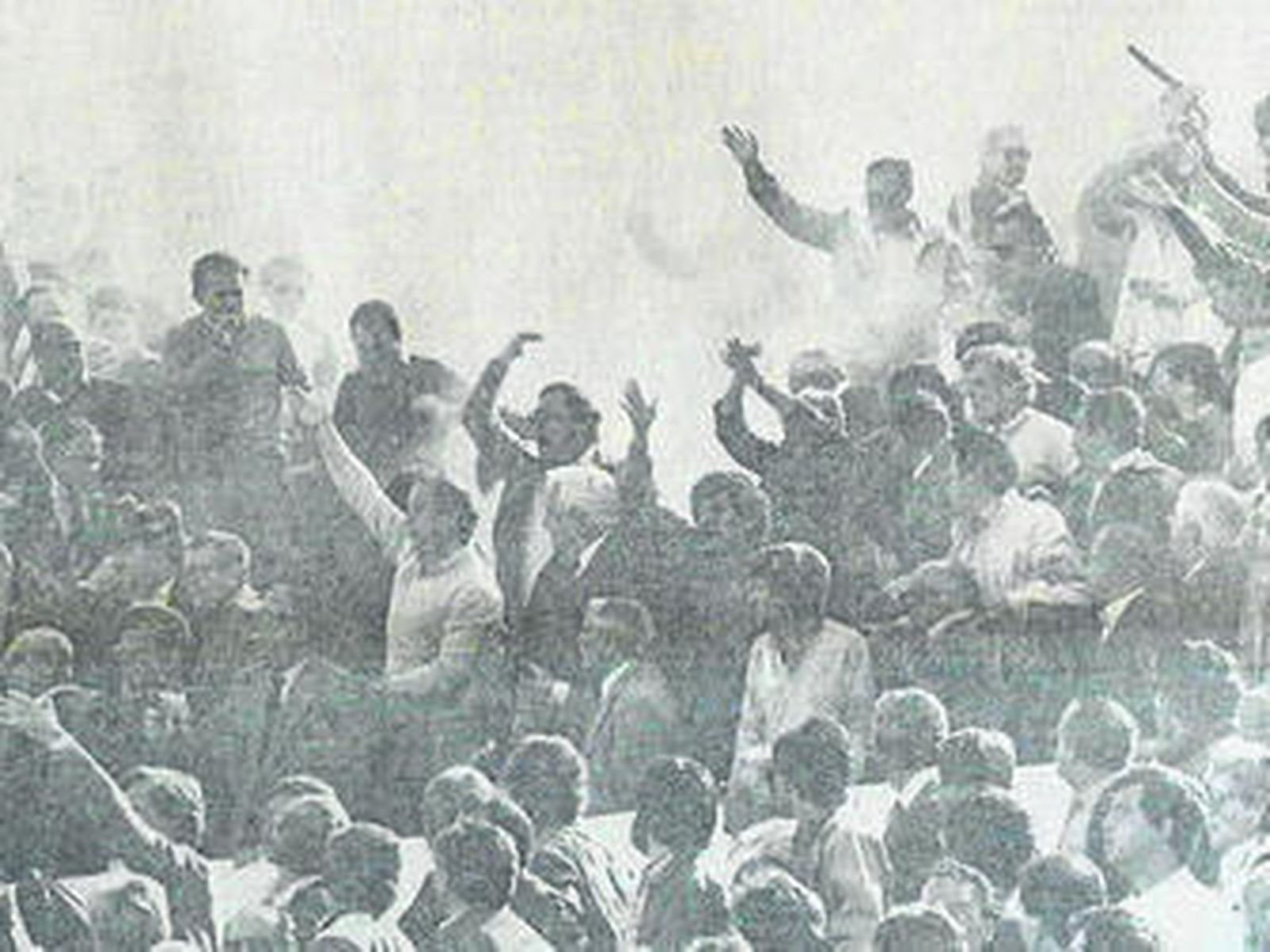 1985 Un espectador, muerto al recibir en el pecho el impacto de una bengala