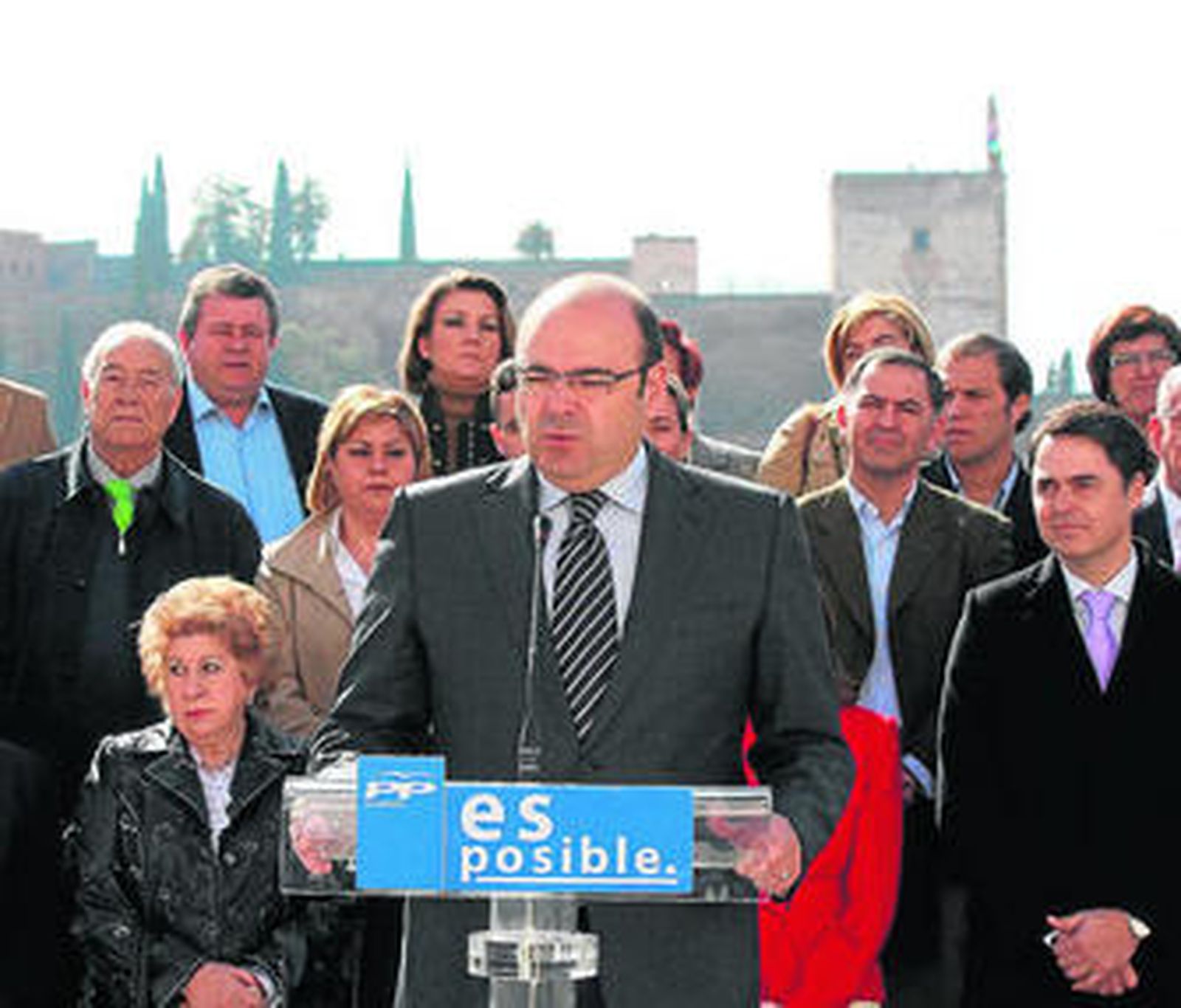 Sebastián Pérez y dirigentes provinciales del PP, en la campaña electoral de 2008.