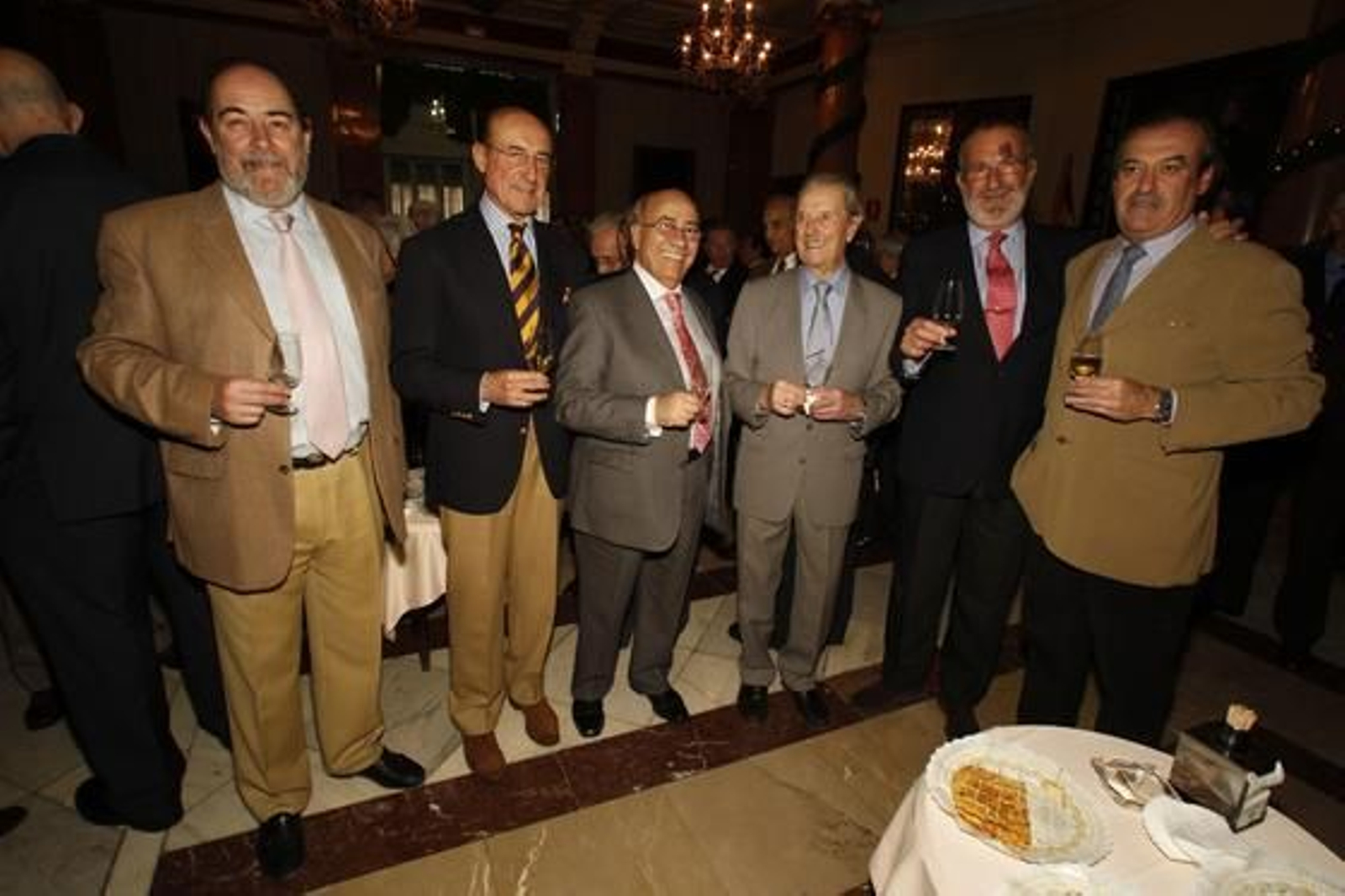 Los jerezanos afincados en Madrid se dieron cita en el Centro Cultural de los ejércitos para rendir homenaje a Bertín Osborne./José Ramón Ladra

Foto: Jose Ramon Ladra