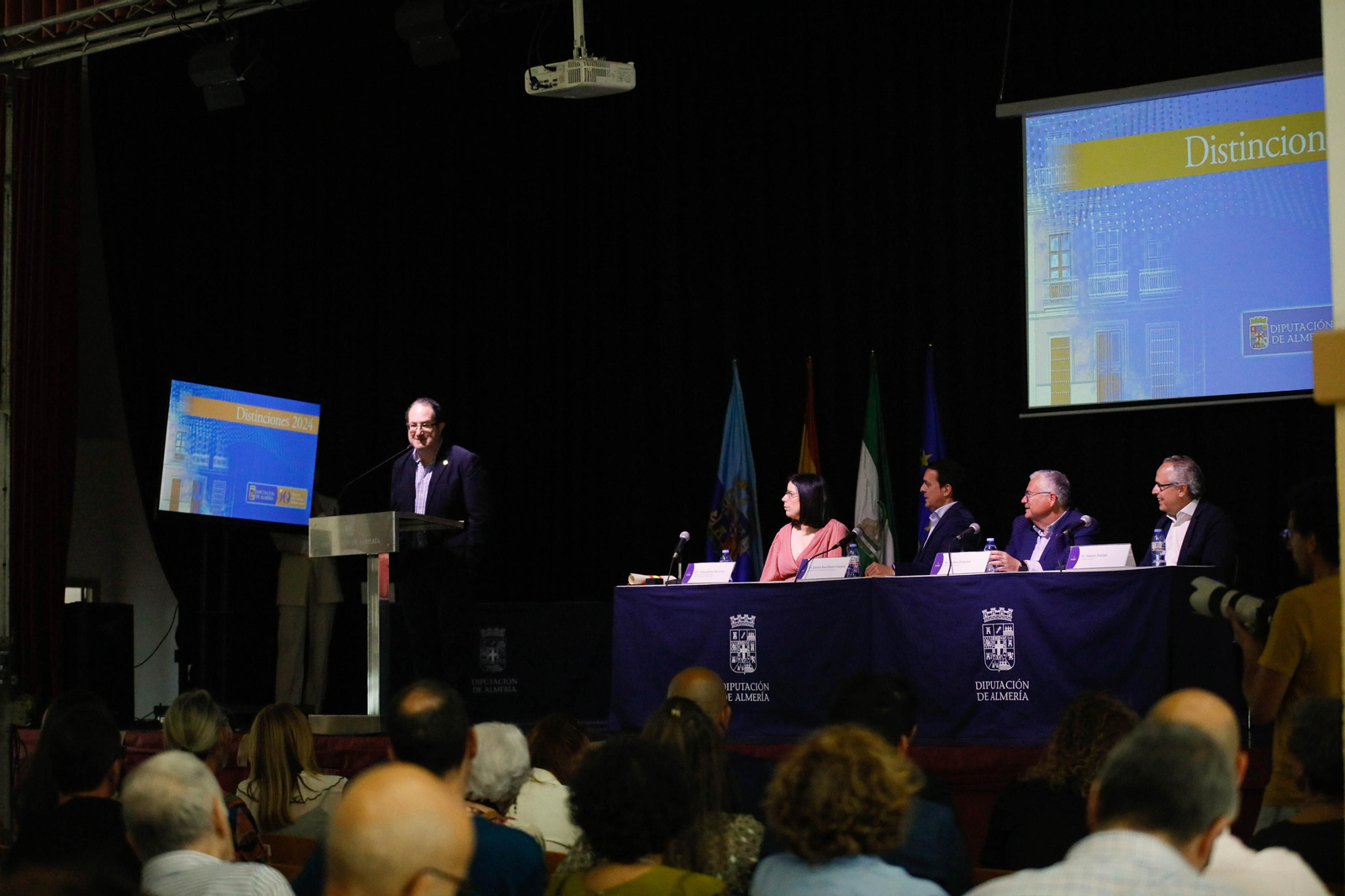 Imágenes de la entrega de los Escudos de Oro del IEA y la celebración de su Plenario