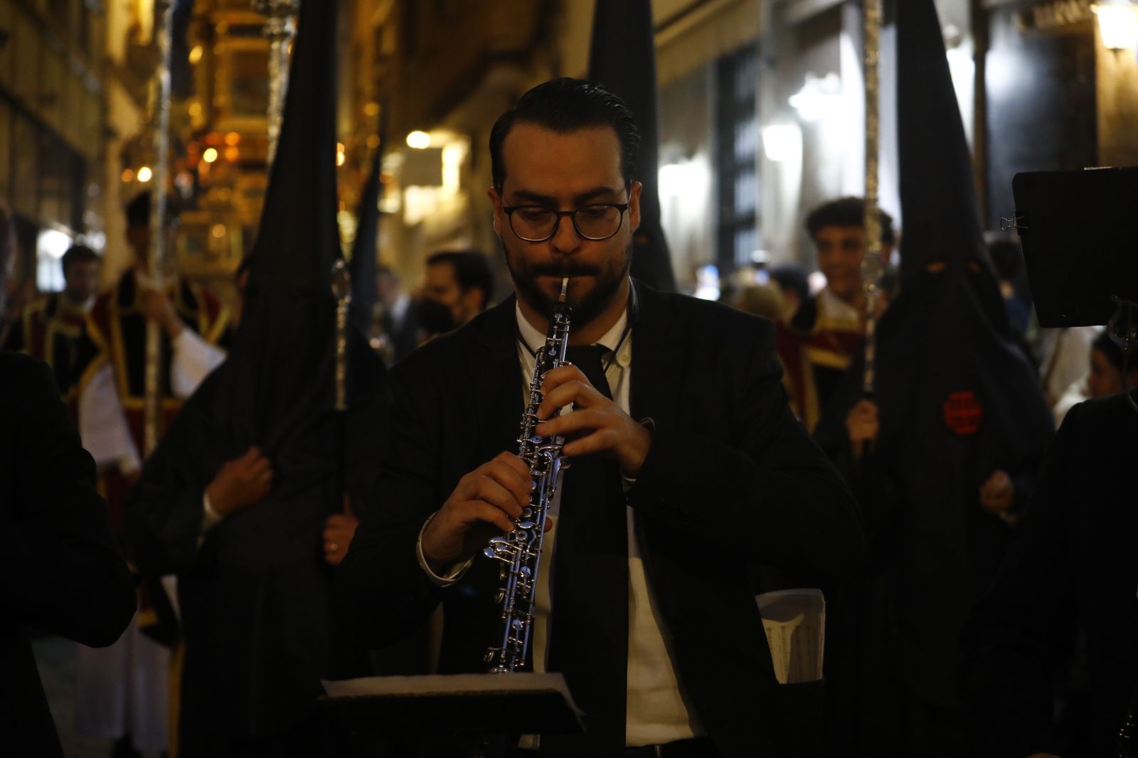 Viernes Santo en Córdoba: la procesión del Santo Sepulcro, en imágenes