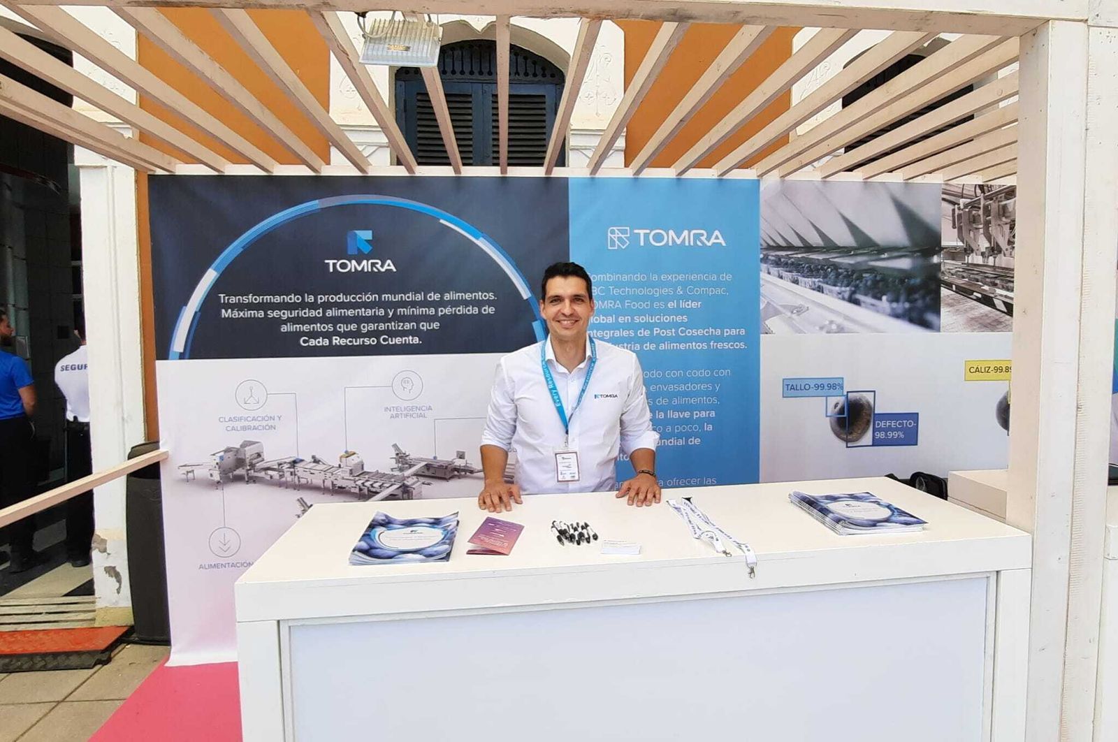 Más de medio centenar de empresas participan en el Congreso de Frutos Rojos