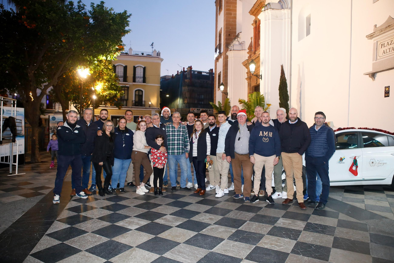 Las fotos del paseo en taxi al alumbrado de Navidad de Algeciras para los mayores