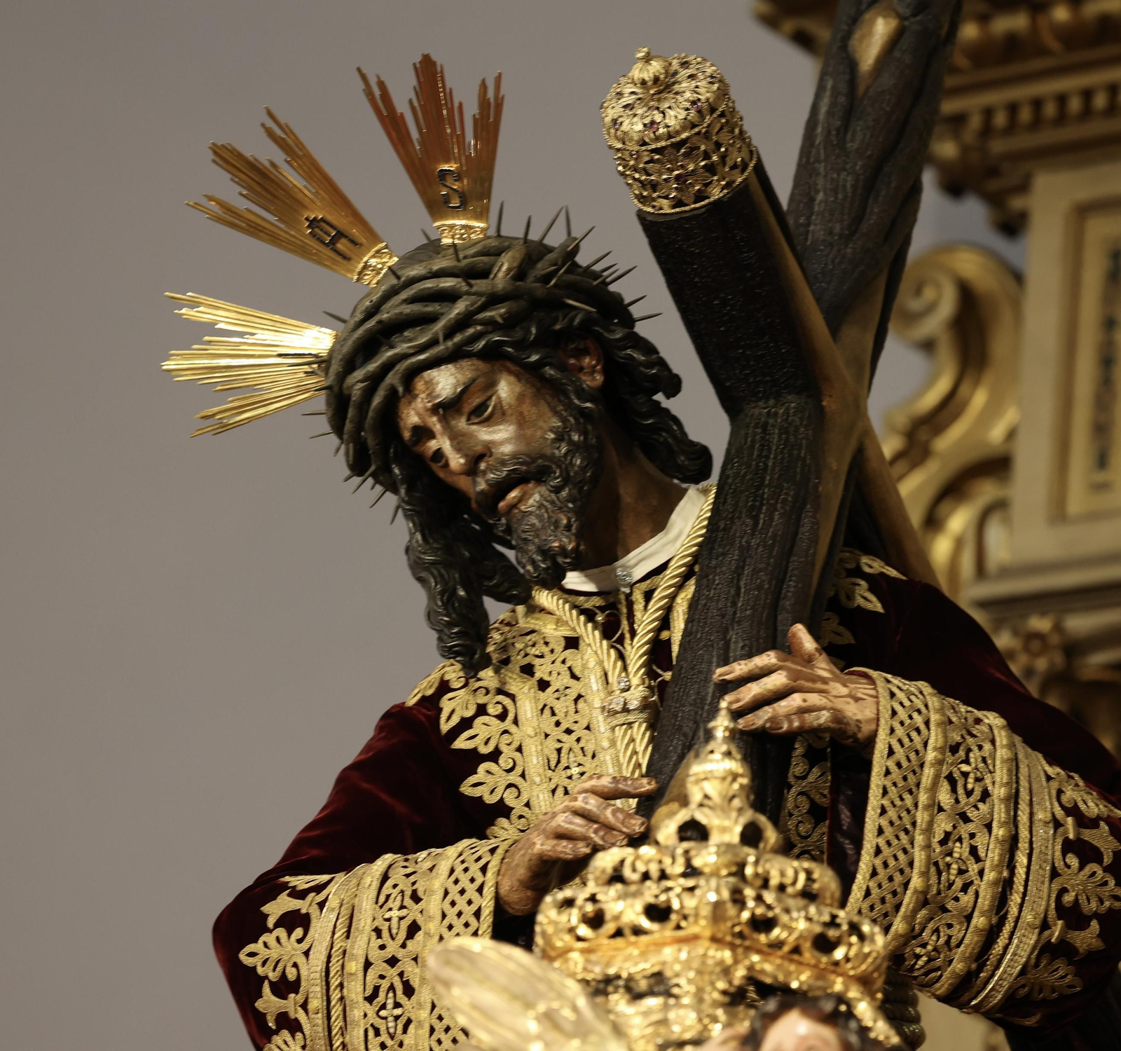 El Gran Poder ya está en su paso con la túnica persa