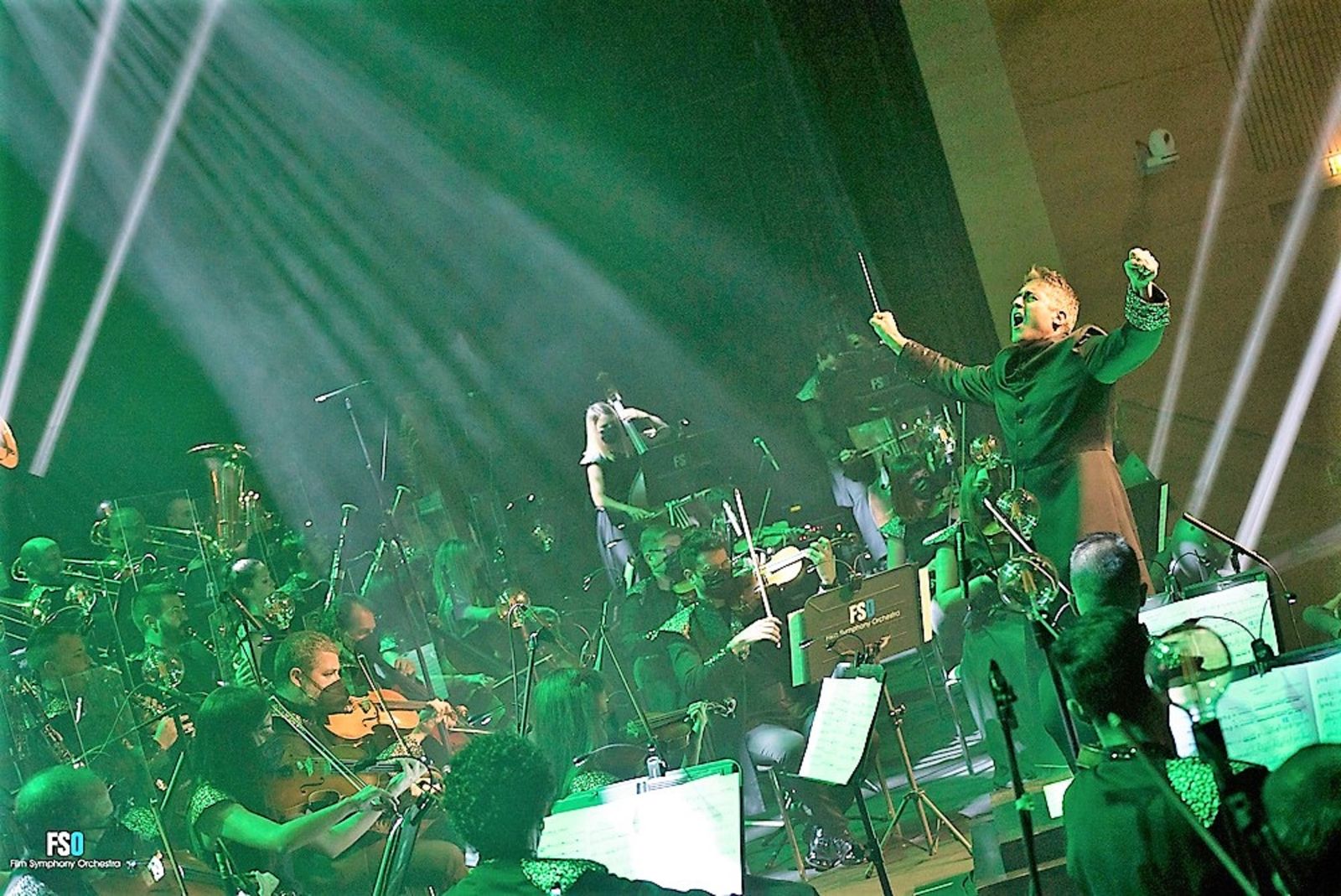 Constantino Martínez-Orts dirige esta Orquesta que en directo es todo un espectáculo.