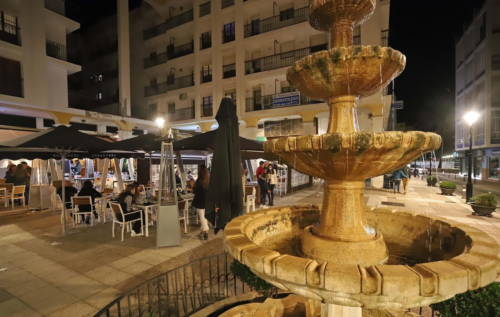 La Plaza Neda de Algeciras, lugar con varios negocios hosteleros.