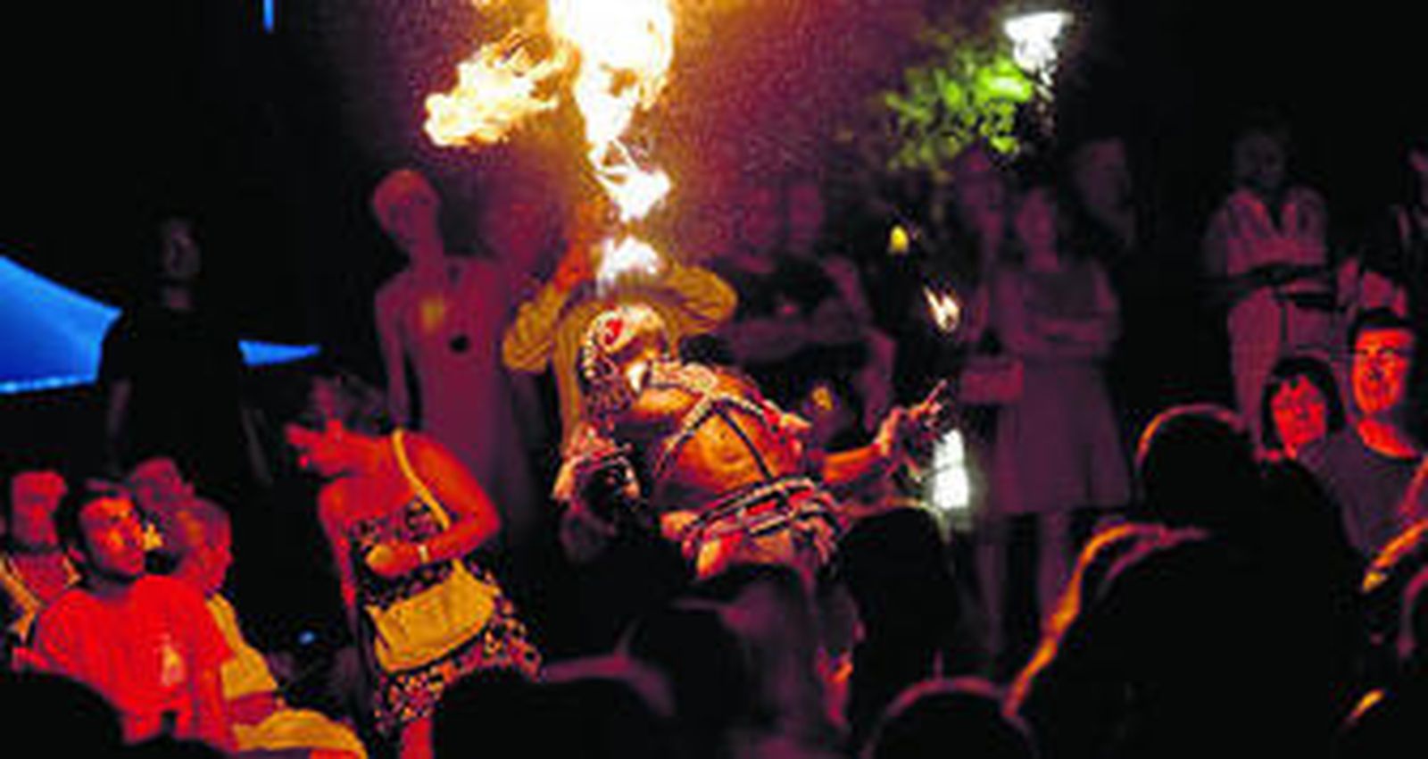 Exhibición de música, danza y fuego de Senegal, el pasado jueves, en el Eduardo Ocón.