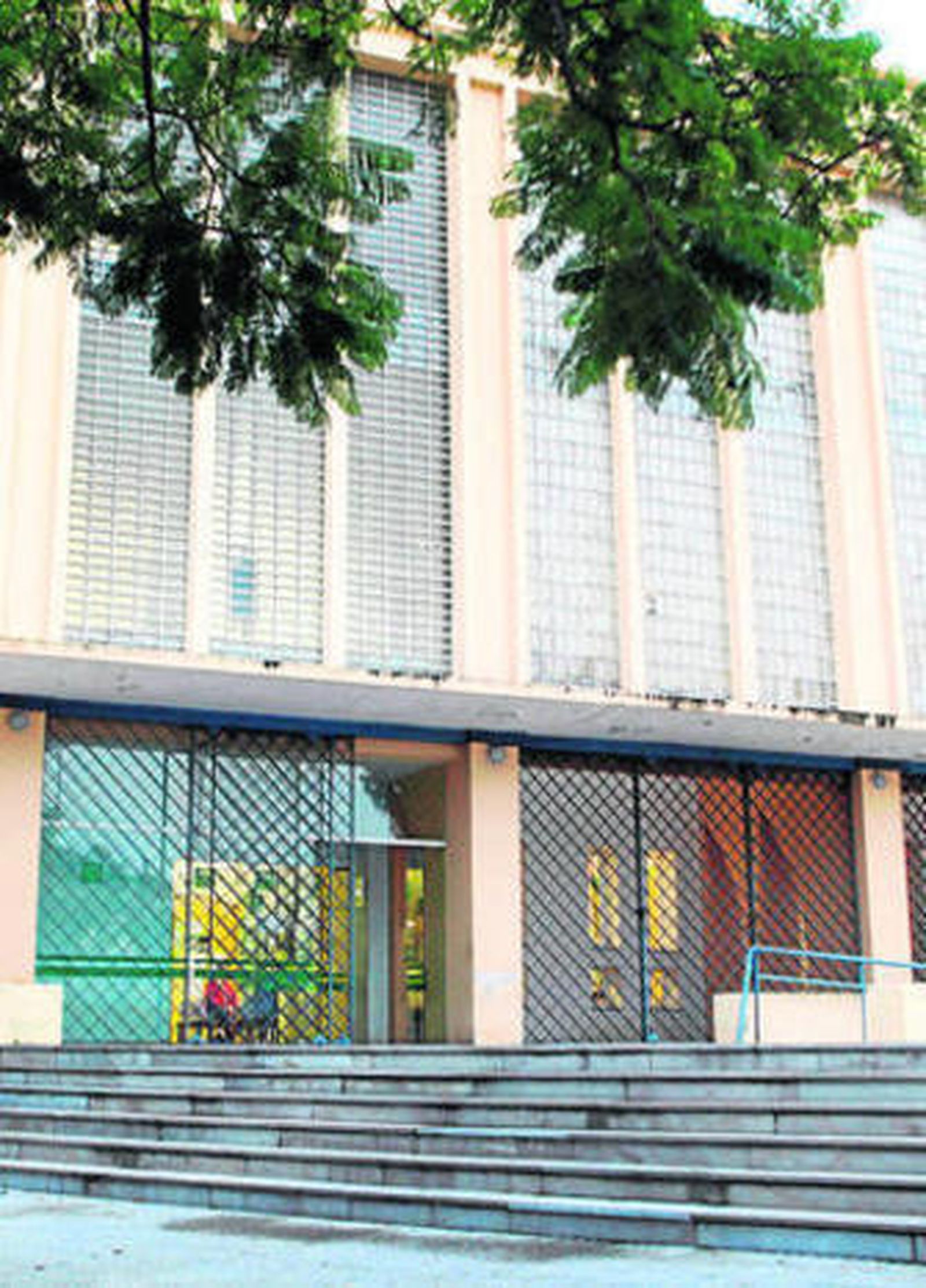 Fachada principal del centro de salud Loreto-Puntales.