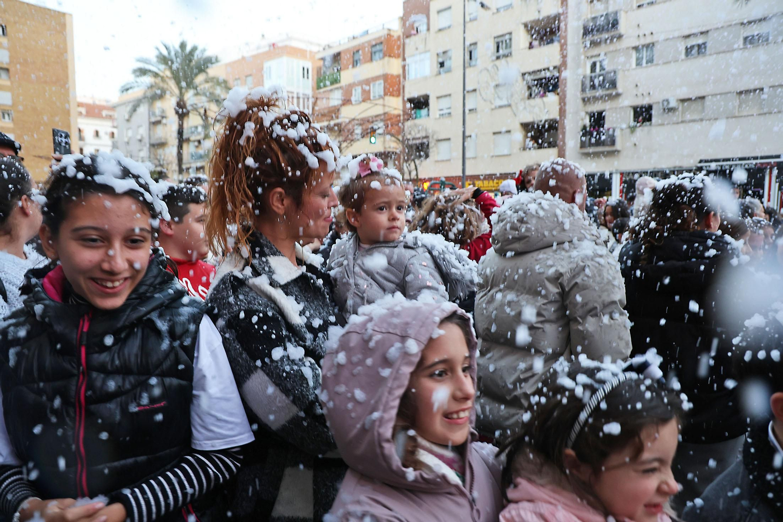 Una sorprendente nevada llena de alegría el barrio de Las Colonias