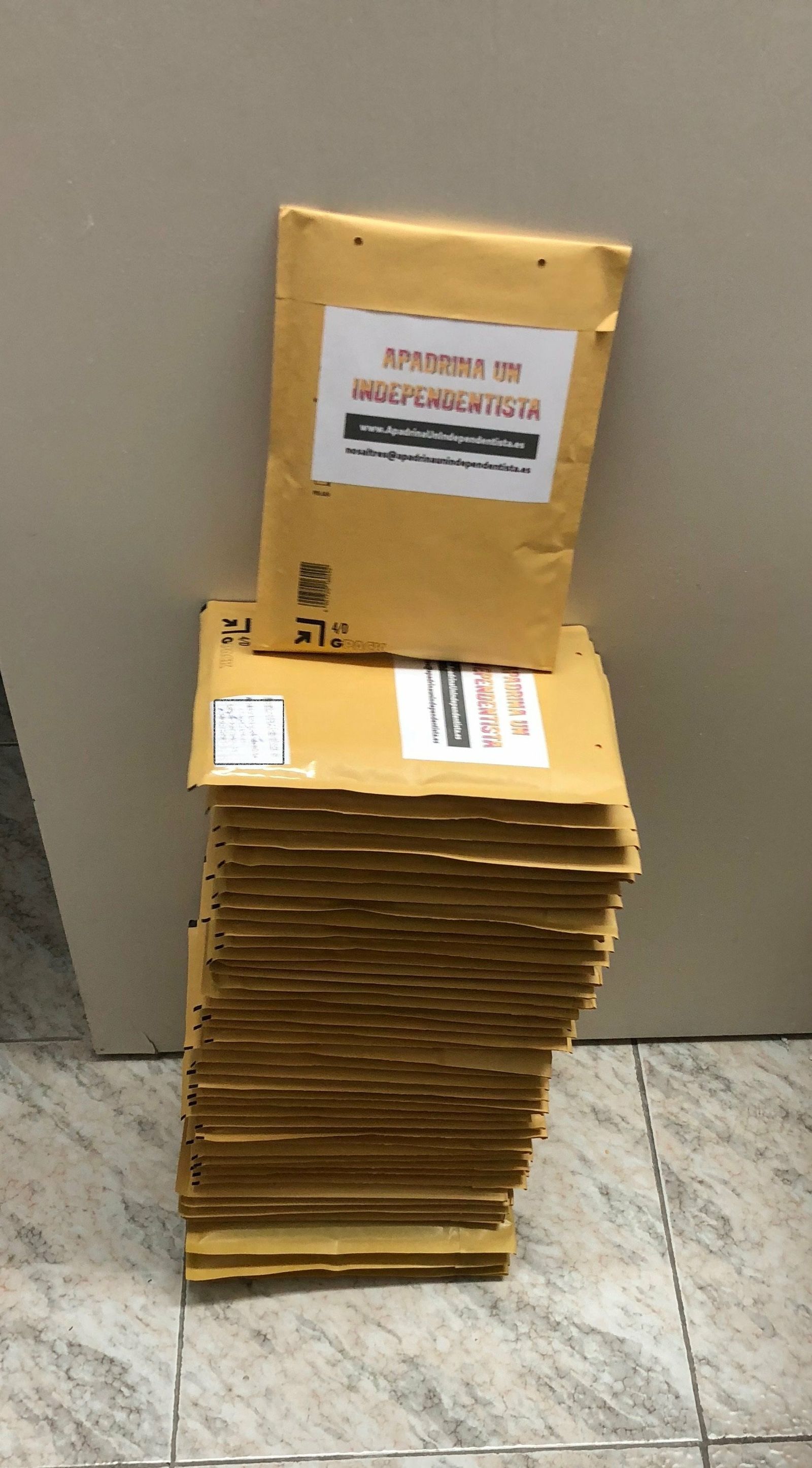 Paquetes pendientes de envío en la sede almeriense