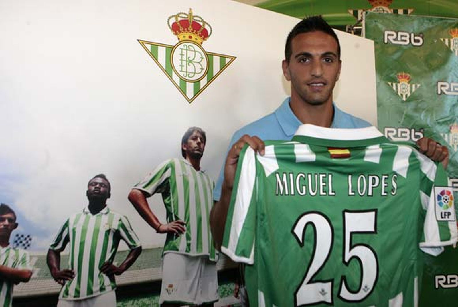 "Seguiría en el Betis; me devolvió la alegría"