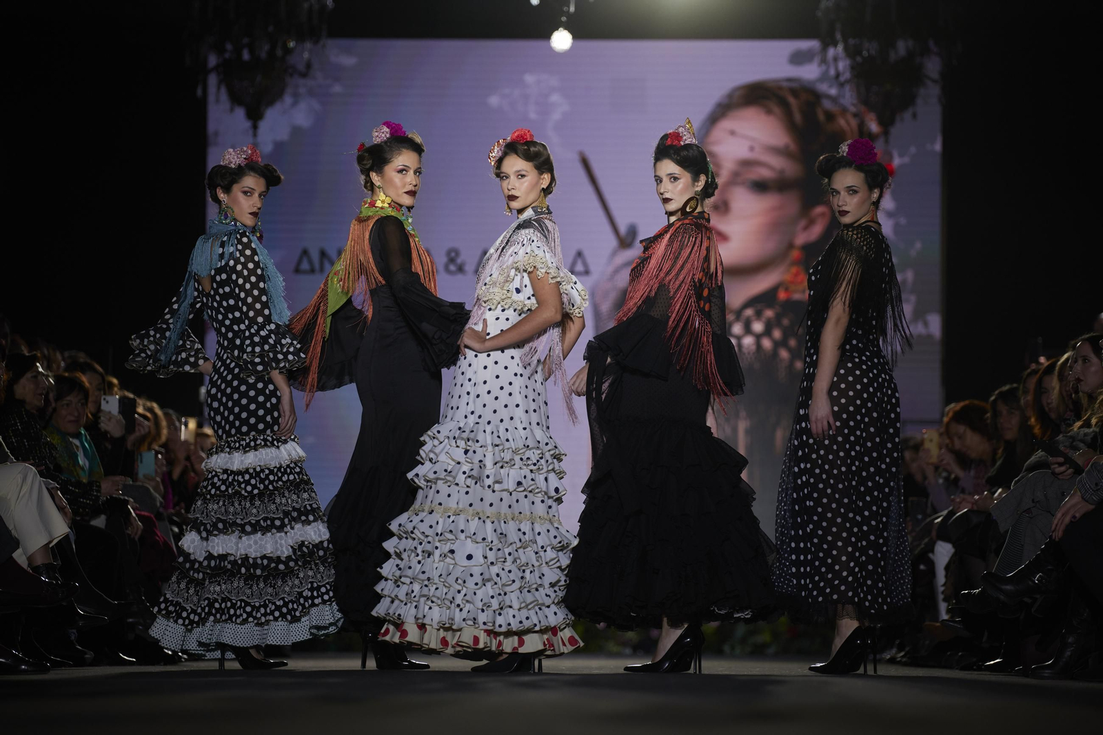El desfile de Ángela y Adela en We Love Flamenco 2025, todas las fotos