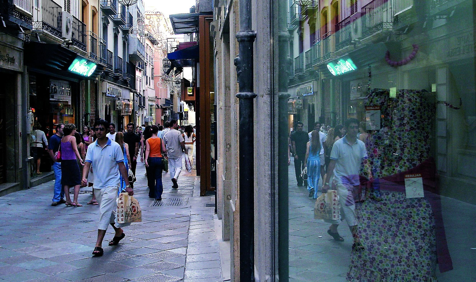 Casi mil residentes en Granada han adquirido en un año la nacionalidad, el doble que en 2017