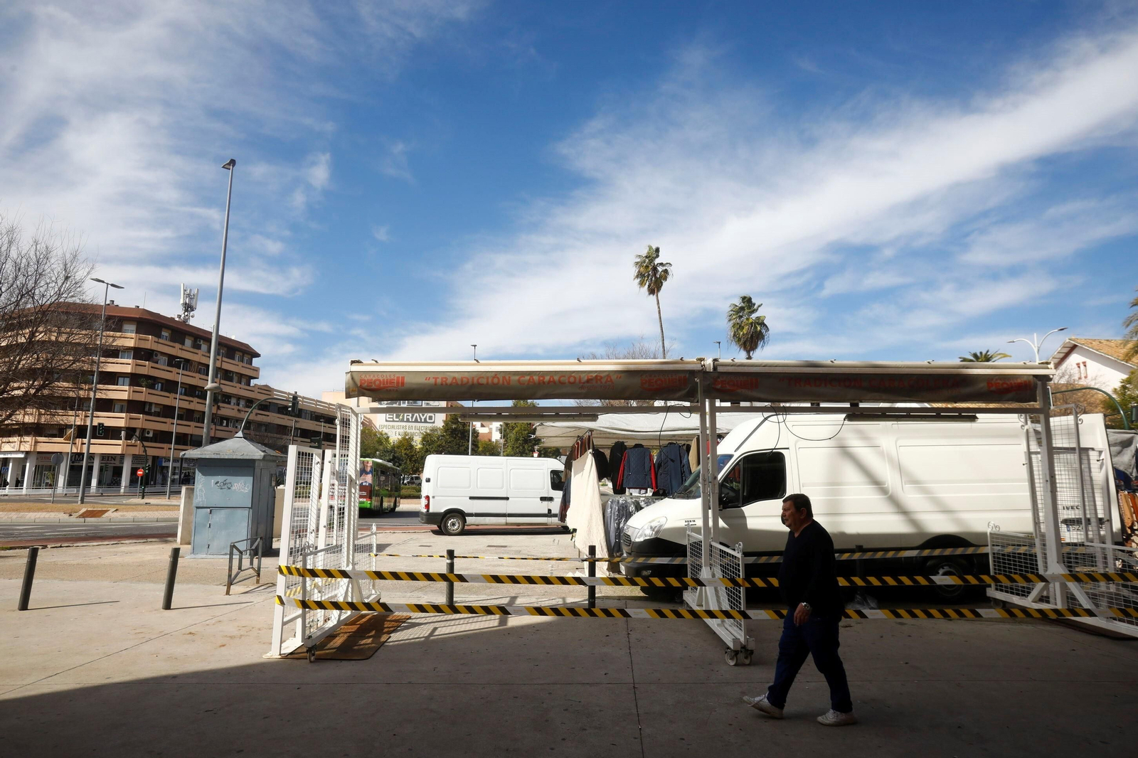 La instalación de los puestos de caracoles de Córdoba, en imágenes