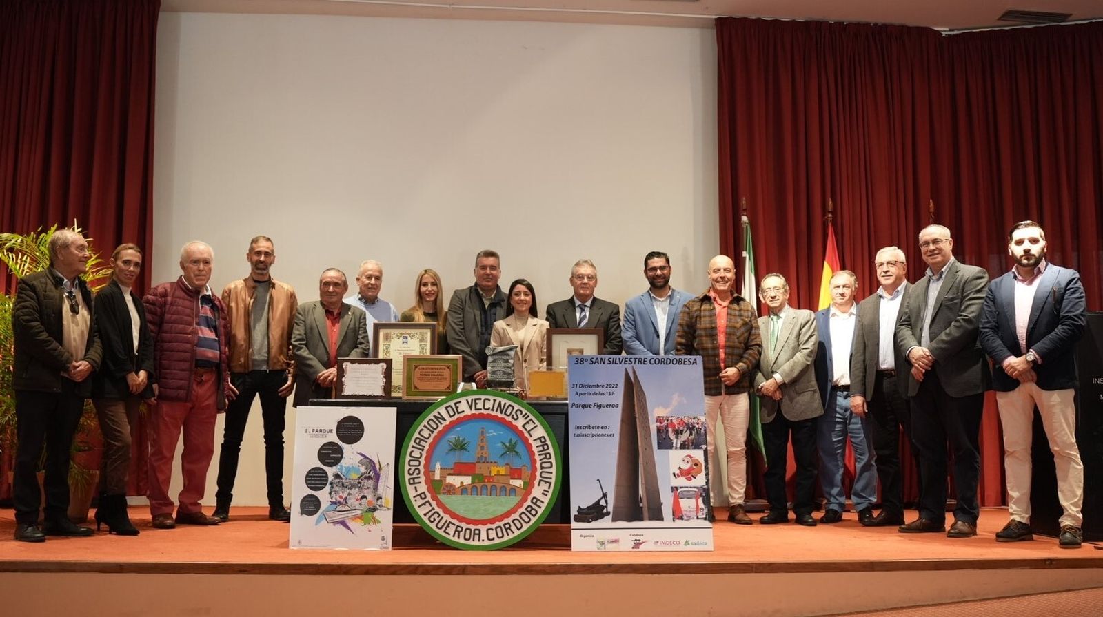 Autoridades y organizadores en la presentación de la 38 San Silvestre Cordobesa.
