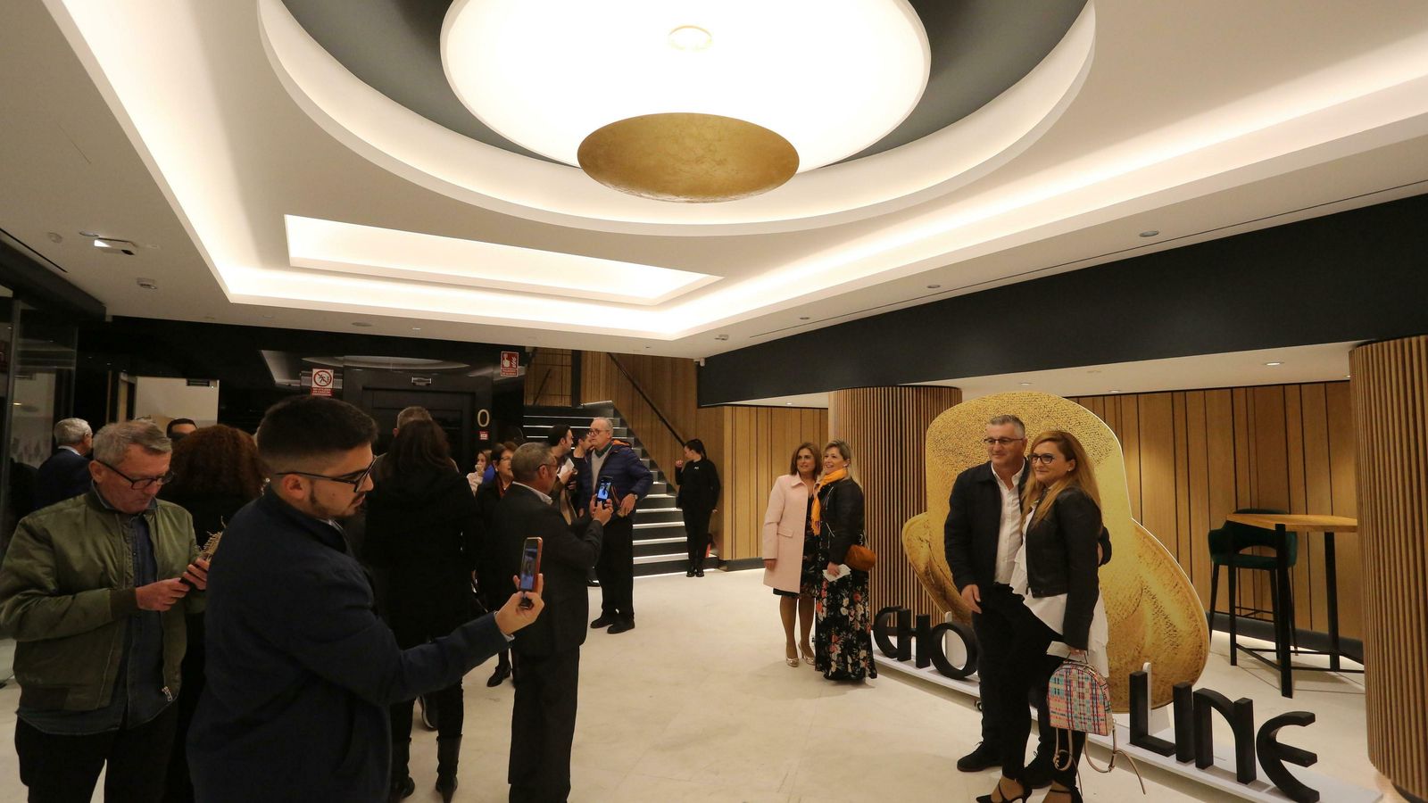 El flamante recibidor del nuevo Teatro del Soho Caixabank.