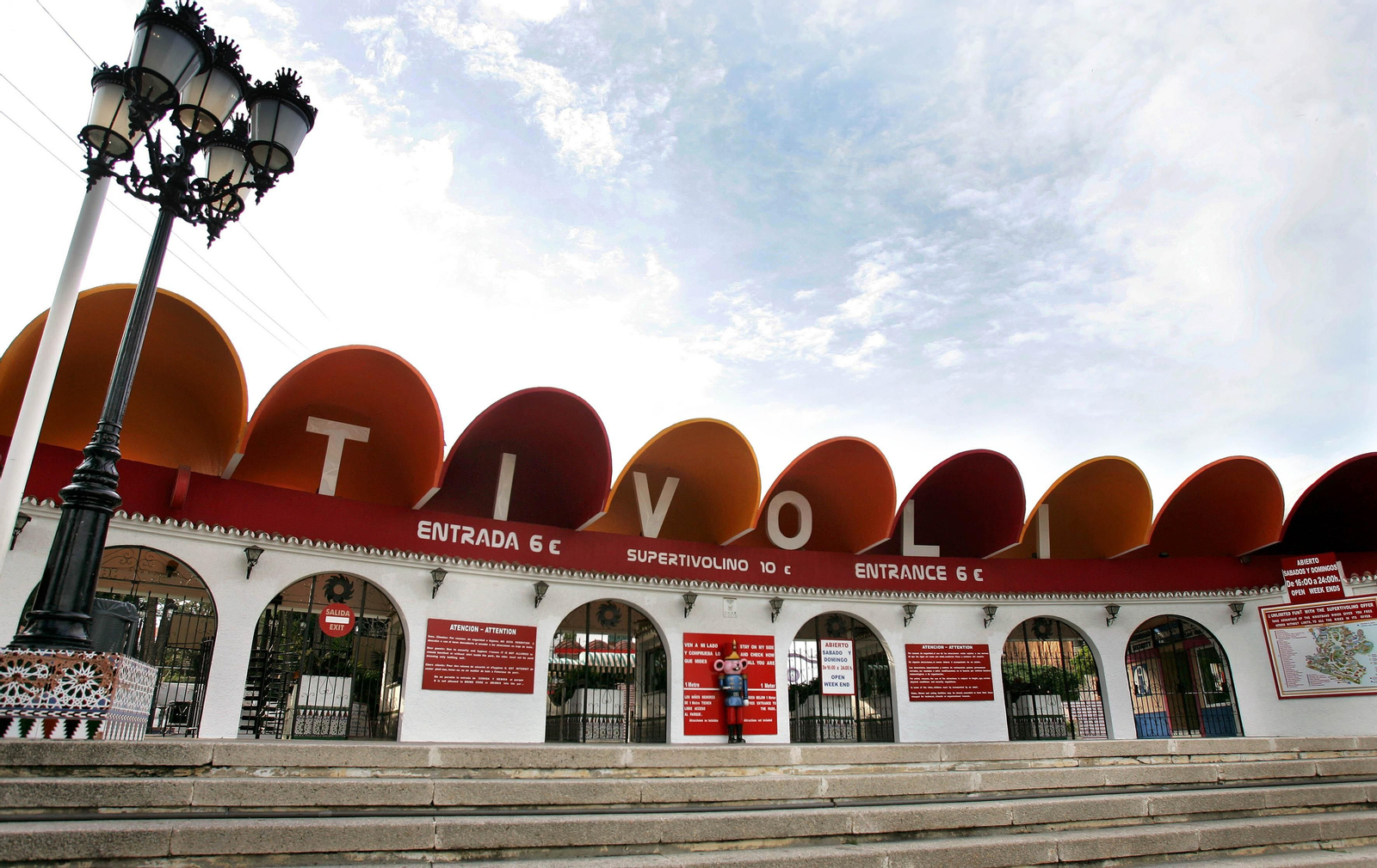 Entrada principal de Tivoli World.