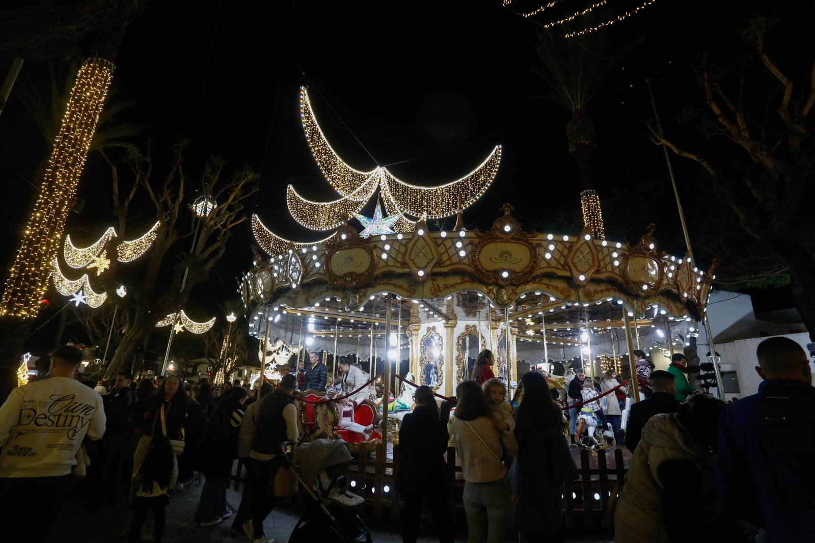 Las fotografías del encendido del alumbrado de Navidad en San Roque