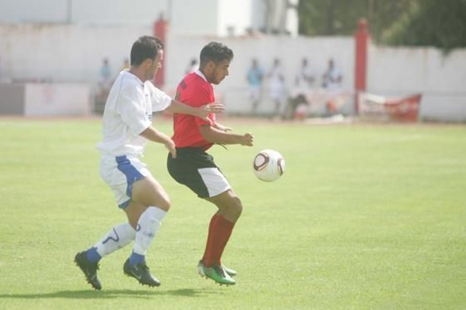El San Roque desperdicia dos goles de ventaja ante el Pozoblanco y sufre, en su estreno como local, su primera bofetada de la temporada./Fotos: Quiñones

Foto: J.M.Q.