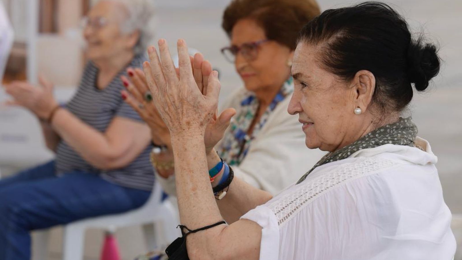 Rosario Domínguez durante la sesión de yoga en las 'setas'.