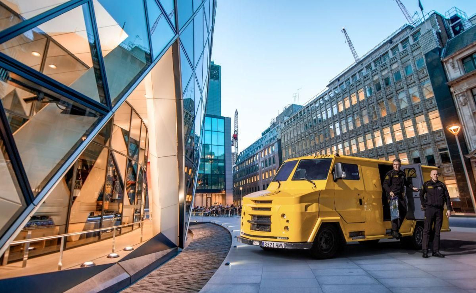 Furgón y trabajadores de Prosegur