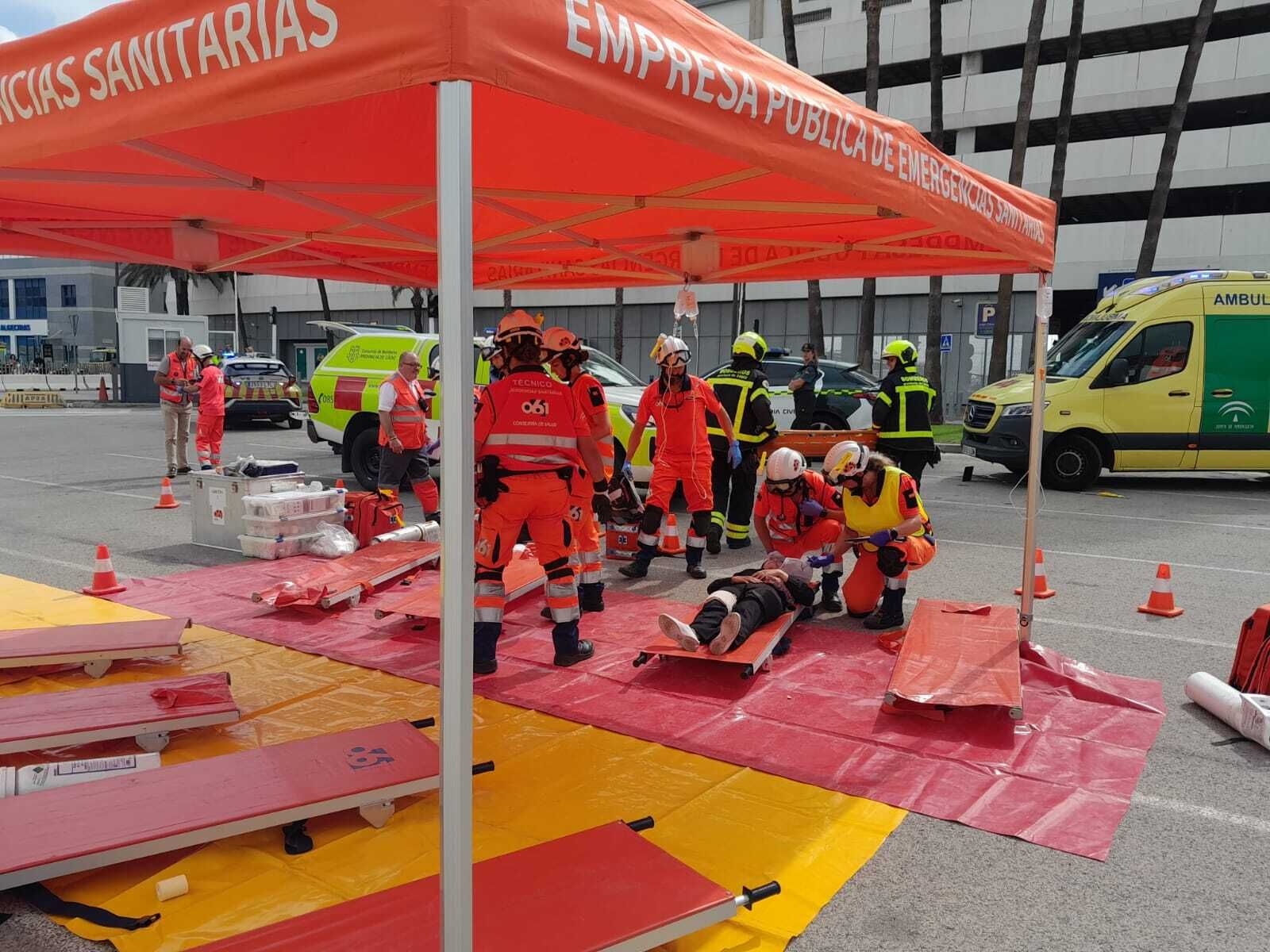 El simulacro de accidente aéreo en el Puerto Algeciras.