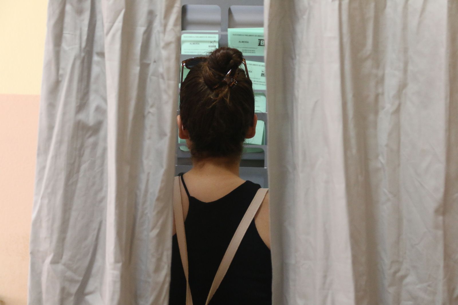 Imágenes de la votaciones en Almería al parlamento andaluz