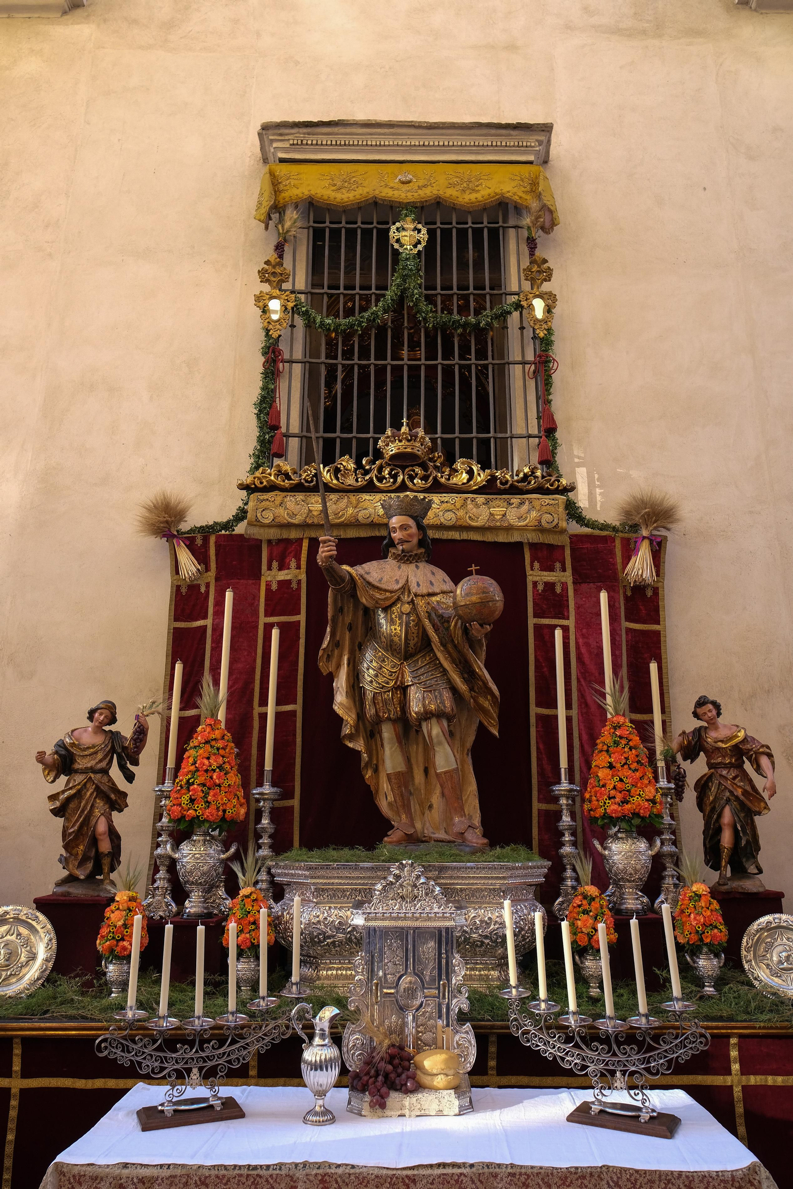 Preparativos, altares, escaparates, balcones para el Corpus