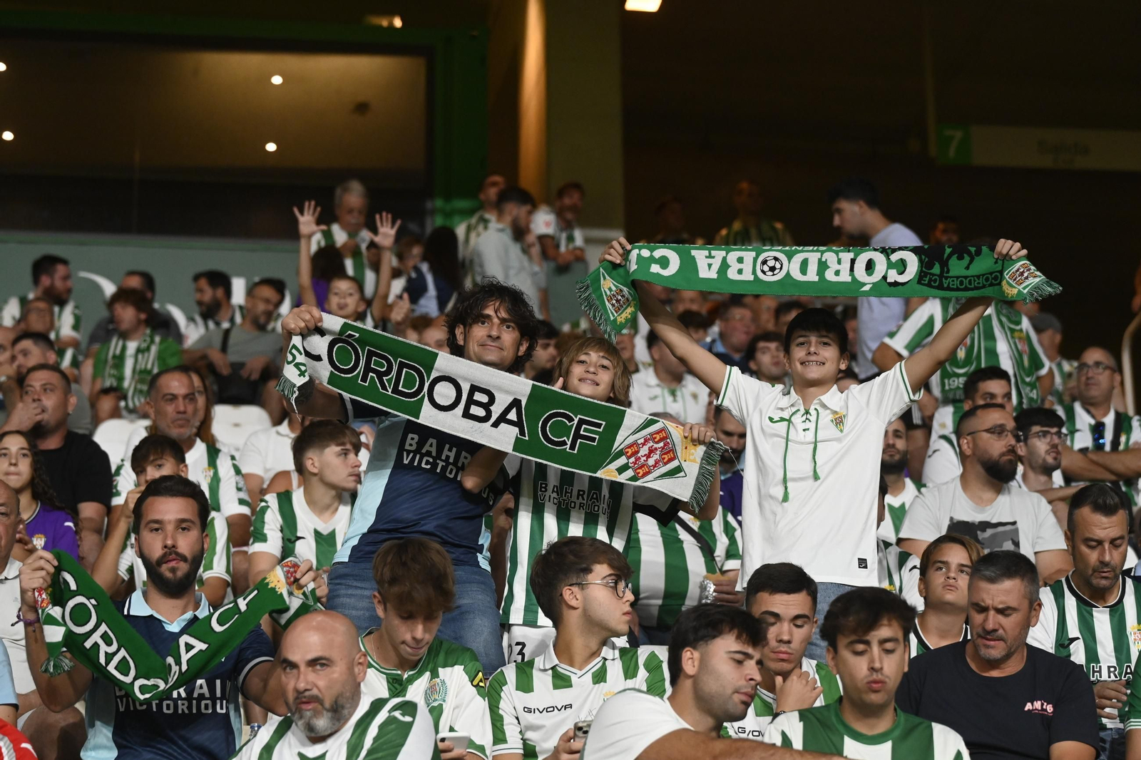 Las mejores fotos del ambiente en El Arcángel para el Córdoba CF - Racing de Santander