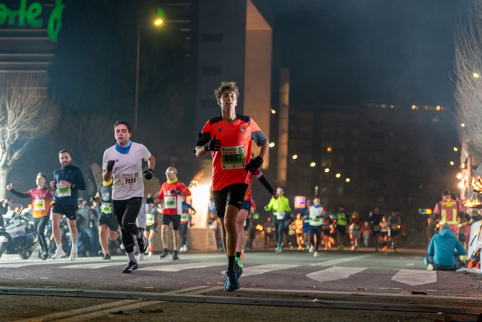 En imágenes: búscate en tu llegada a meta de la Carrera de San Antón 2026 (7)