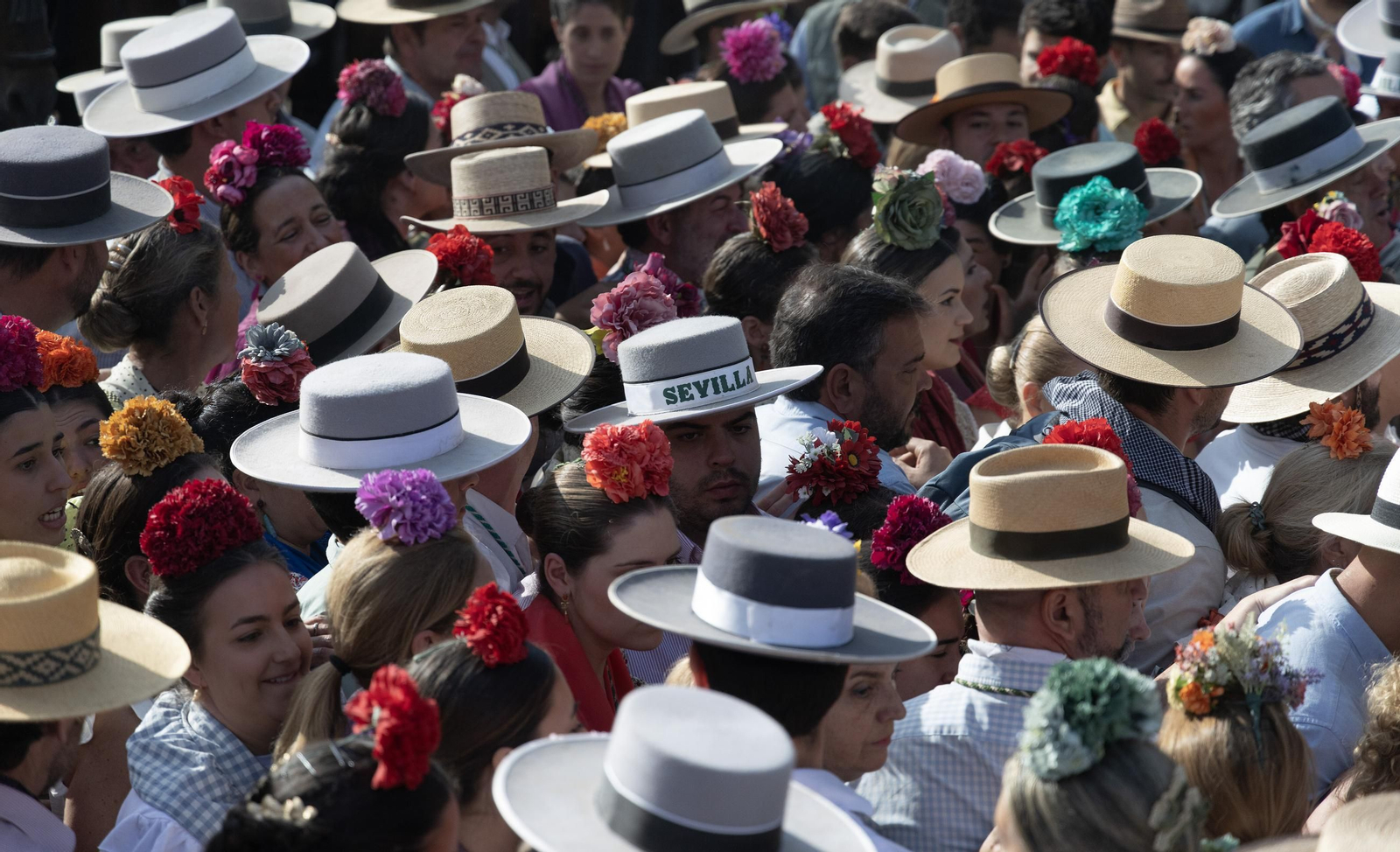 La Hermandad de Triana y Sevilla a su paso por el Vado de Quema