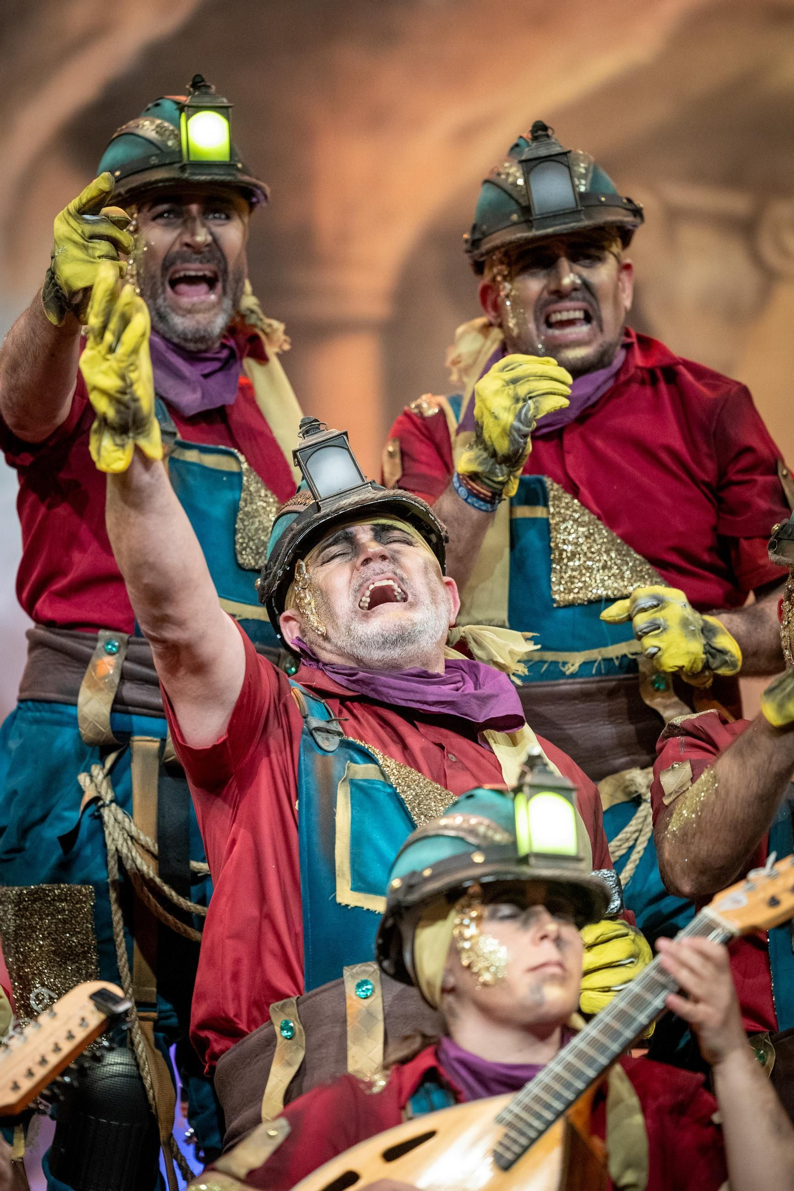 Búscate entre las mejores imágenes de la primera sesión de cuartos de final del COAC 2025